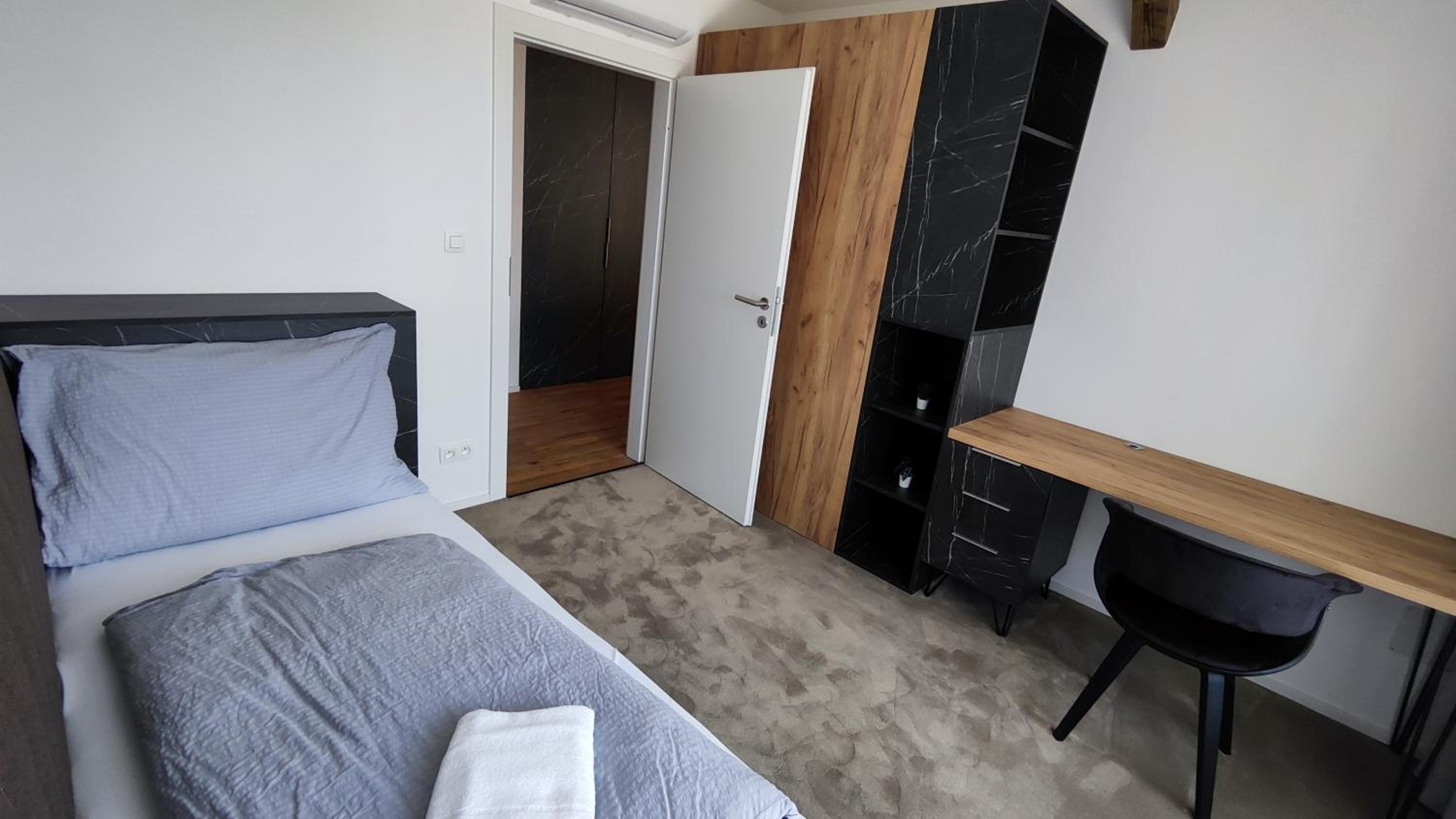 Superior Comfort Suite - Photo 4