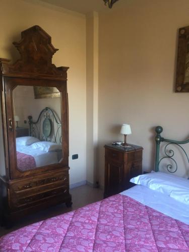 Standard King Room photo 3
