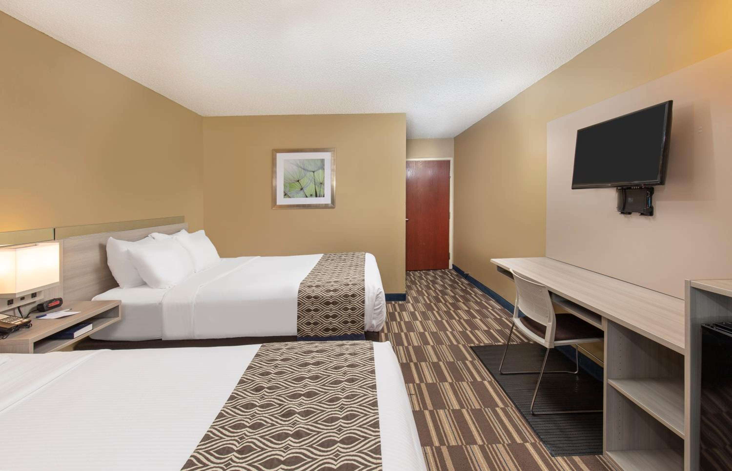 Studio Suite with Two Queen Beds - Non-Smoking - Photo 2