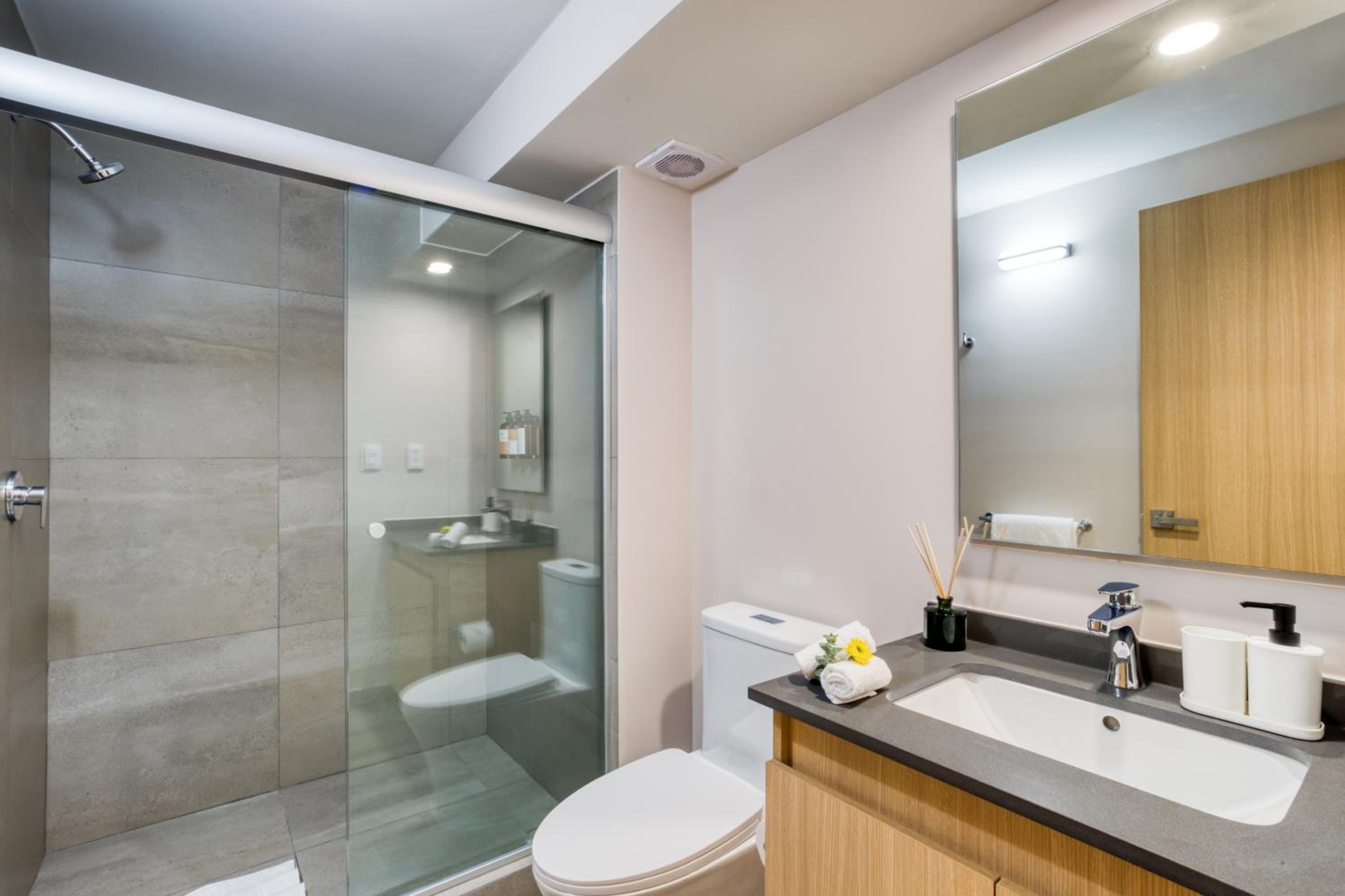 Executive Apartment with Balcony - Photo 3
