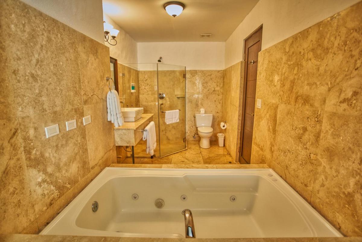 Luxury Room with Jacuzzi photo 3