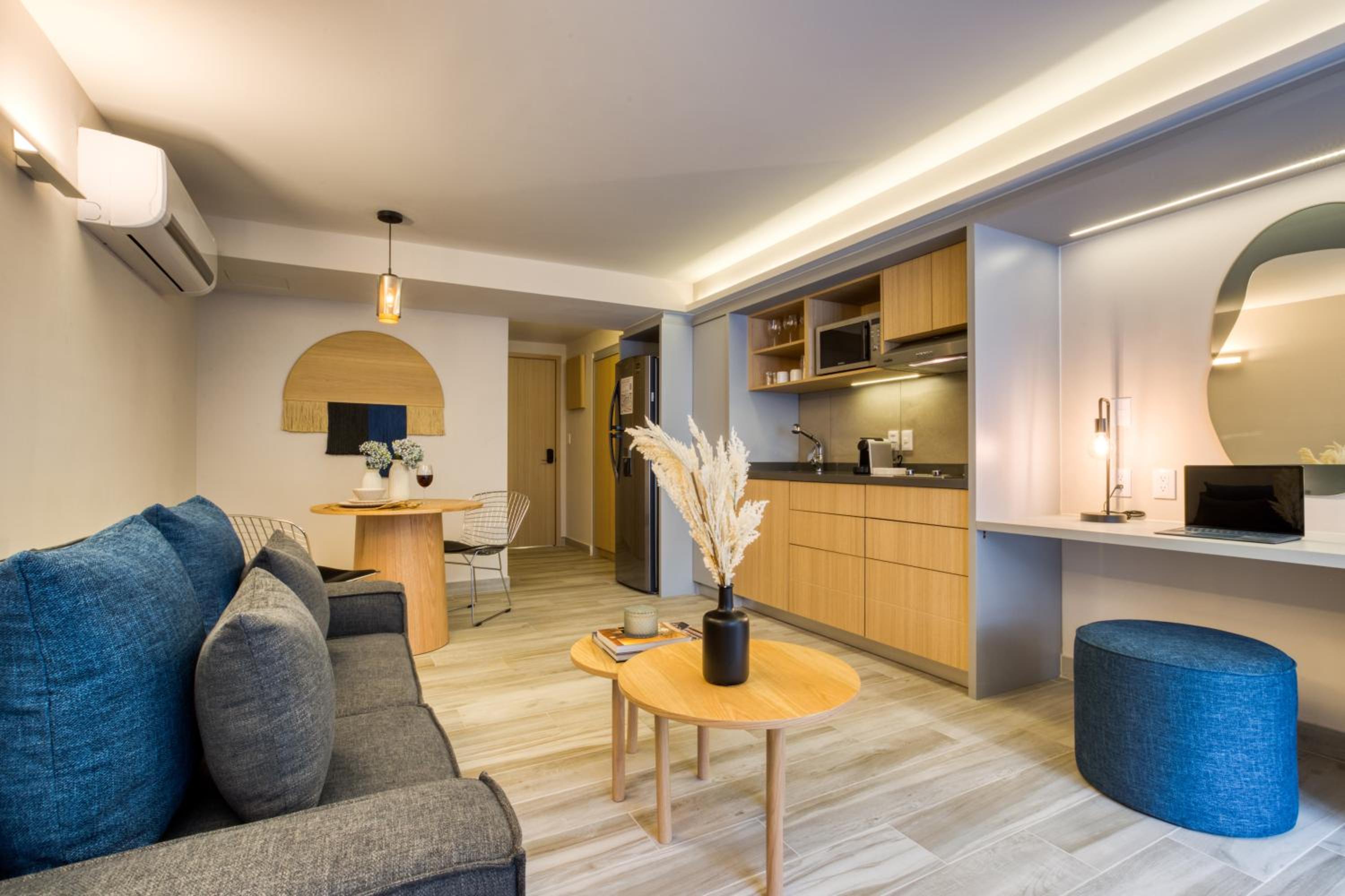 Elegant-Modern Studio - Photo 7