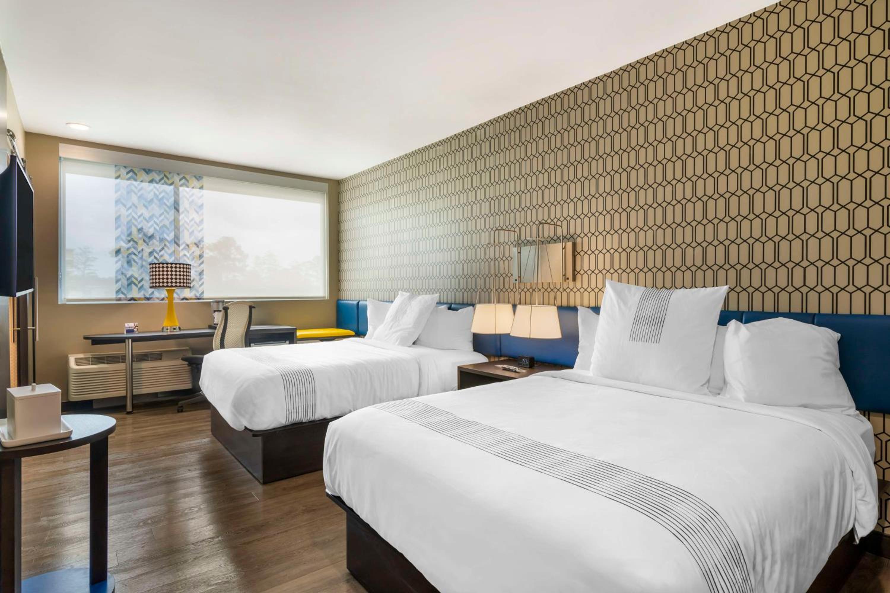 Queen Room with Two Queen Beds - Disability Access - Photo 3