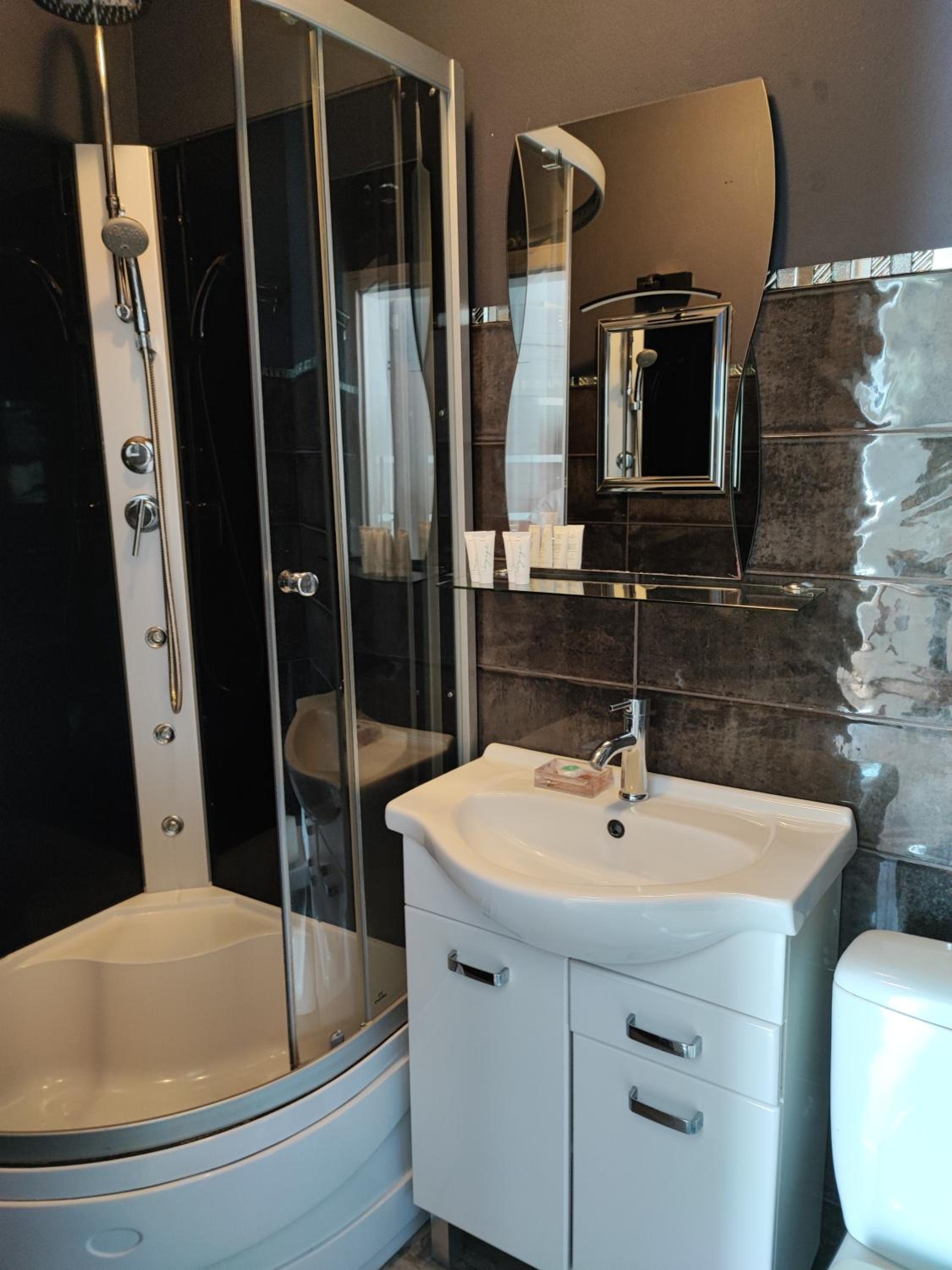 Quadruple Room with Bathroom - Photo 15