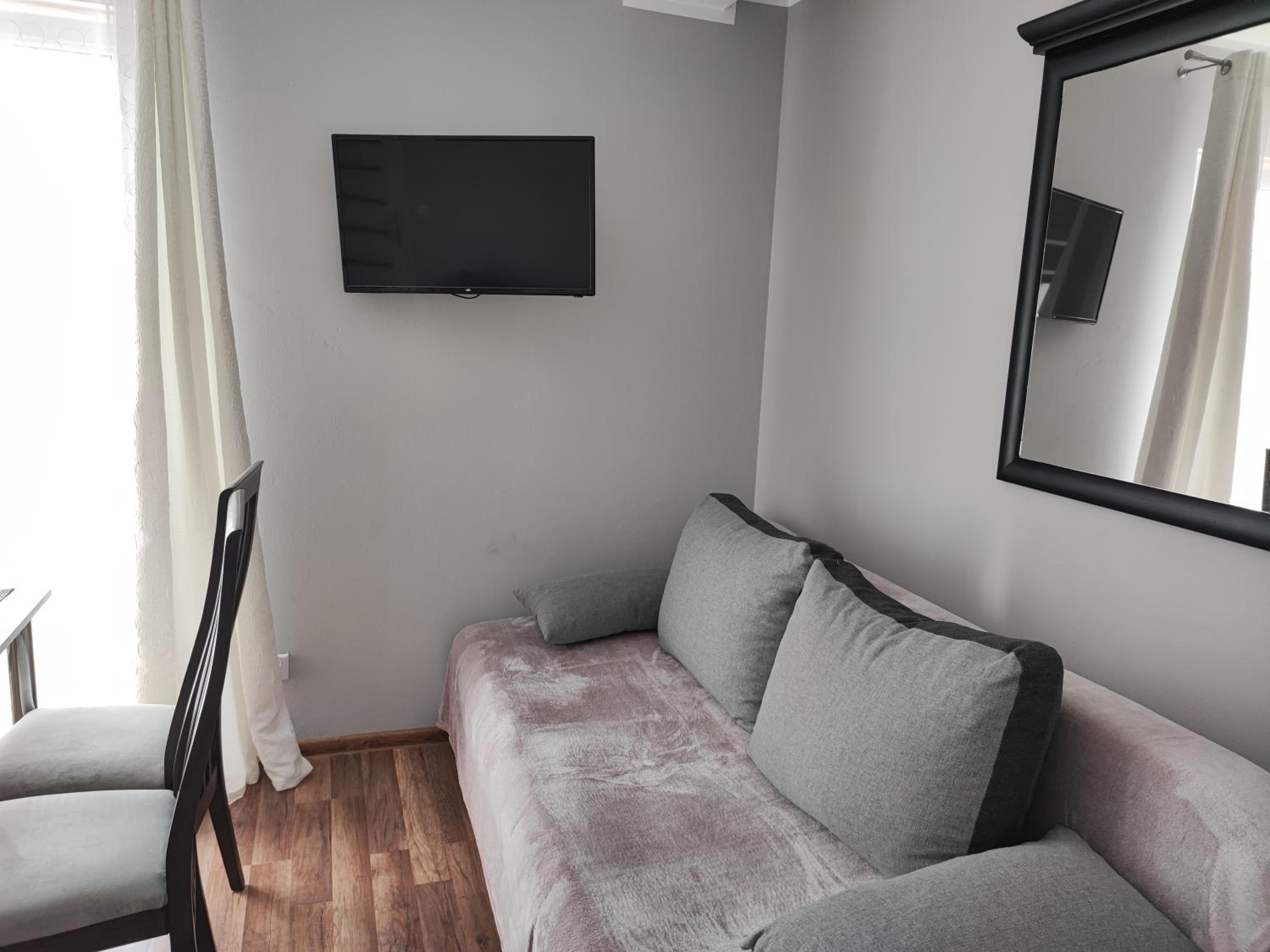 Quadruple Room with Bathroom - Photo 4