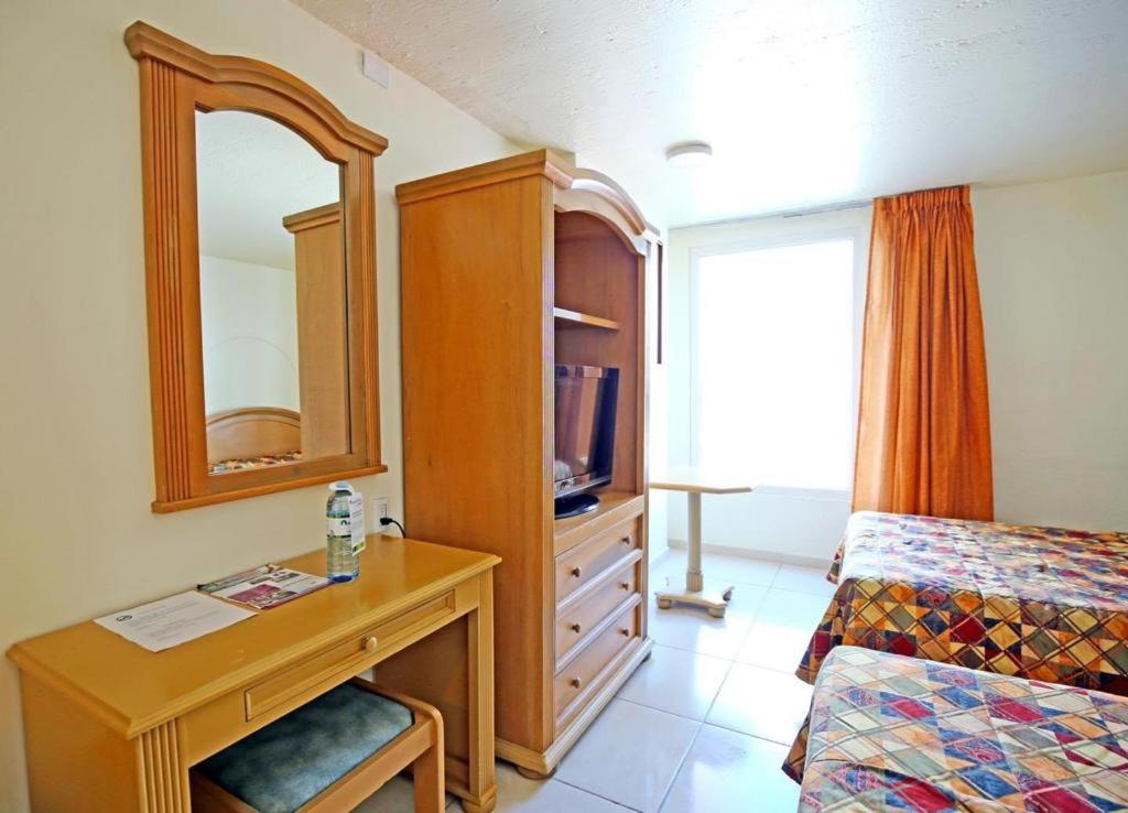 Double Room with Two Double Beds - Photo 5