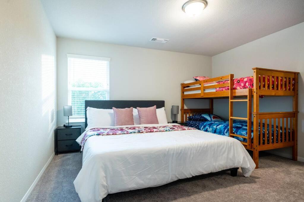 Four-Bedroom House photo 1
