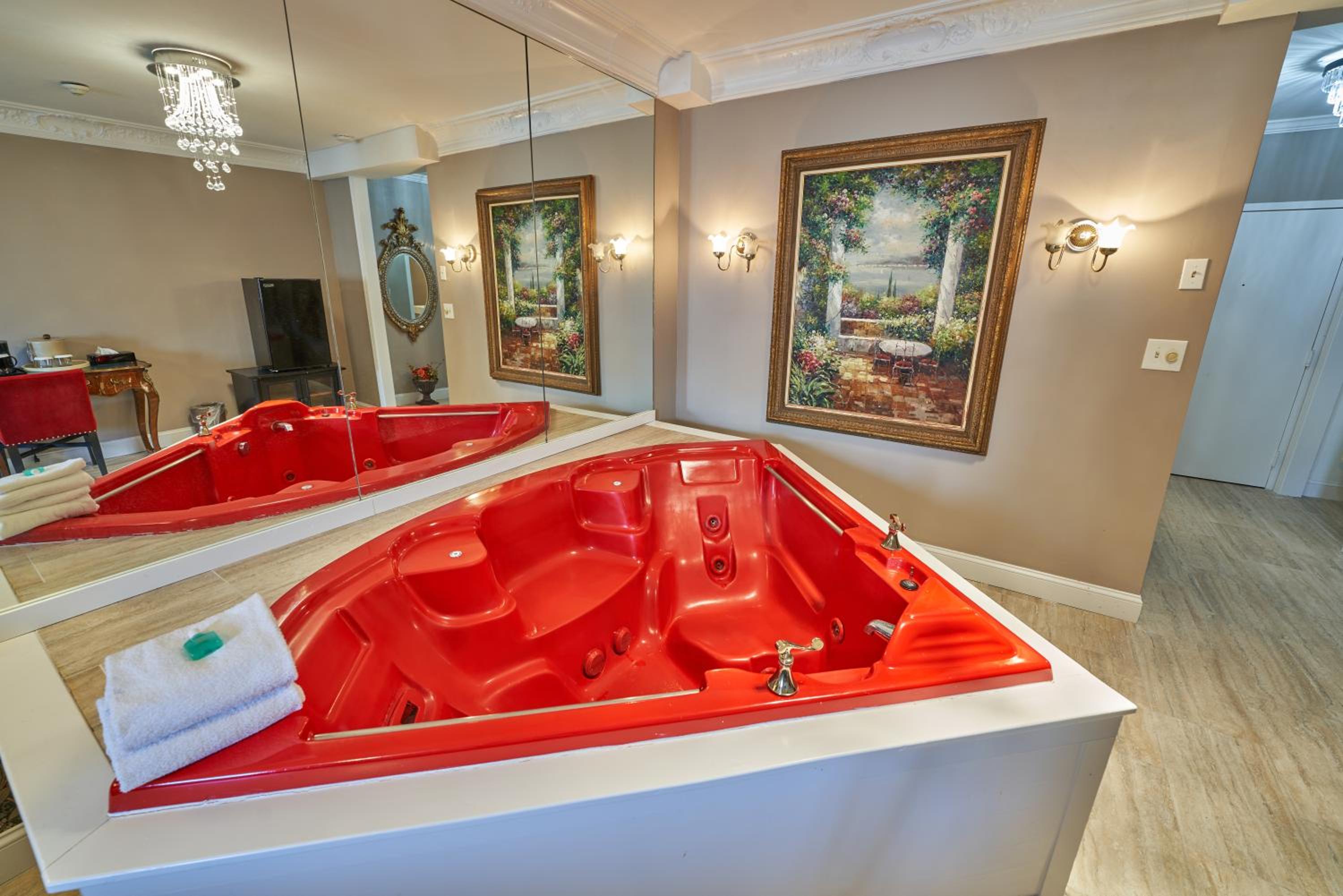 Crown Victorian Suite - Photo 4