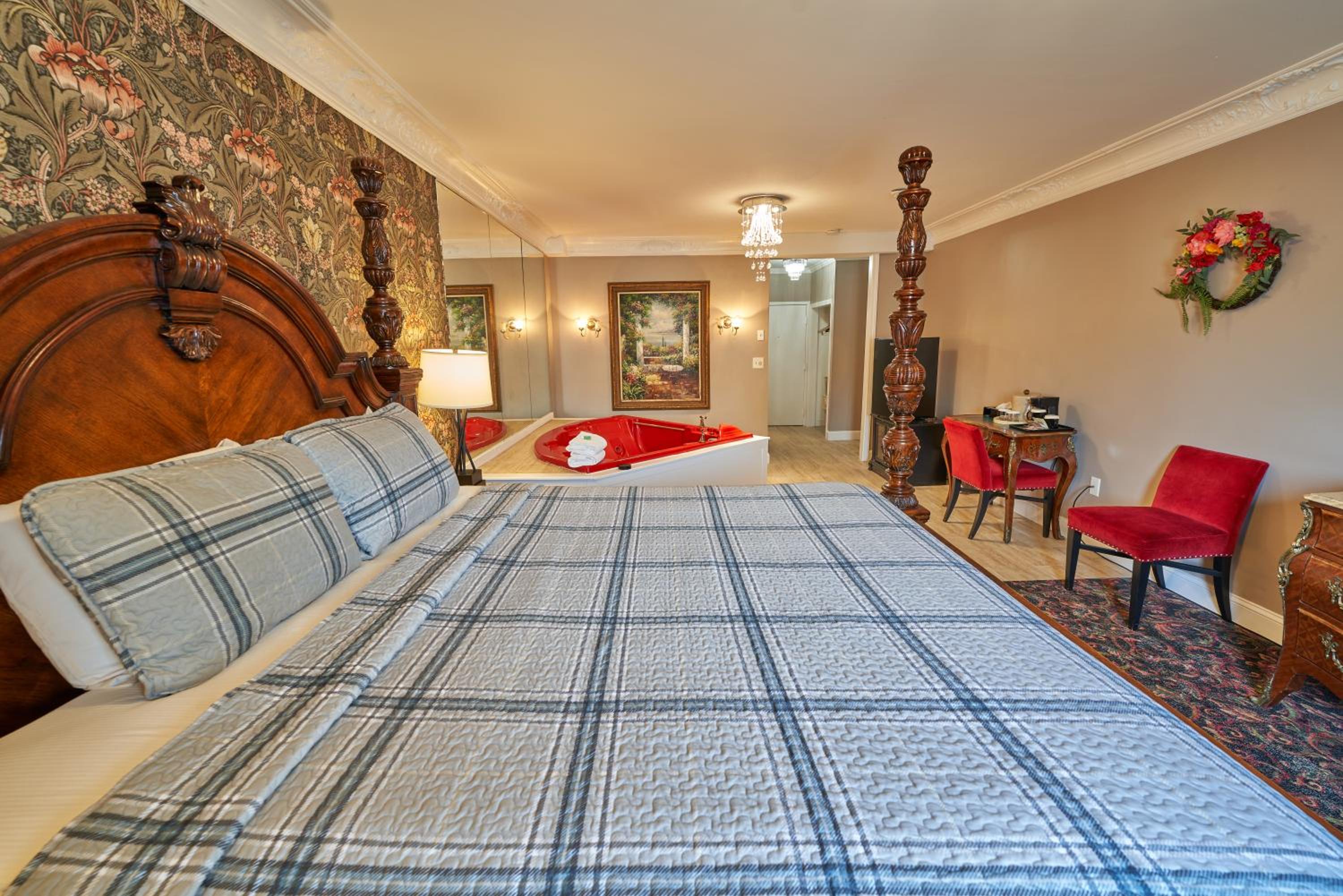 Crown Victorian Suite - Photo 5