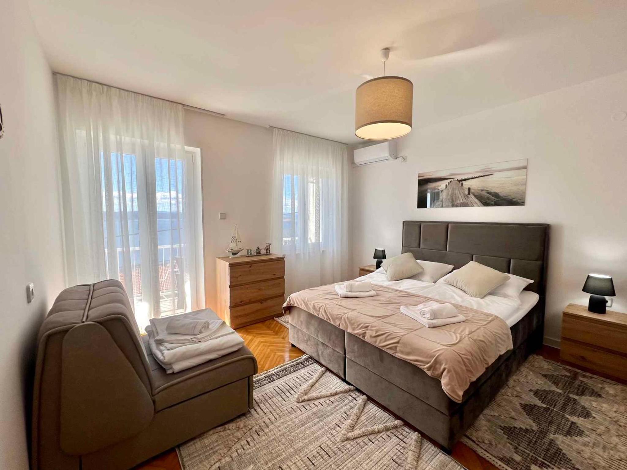 Apartment photo 2