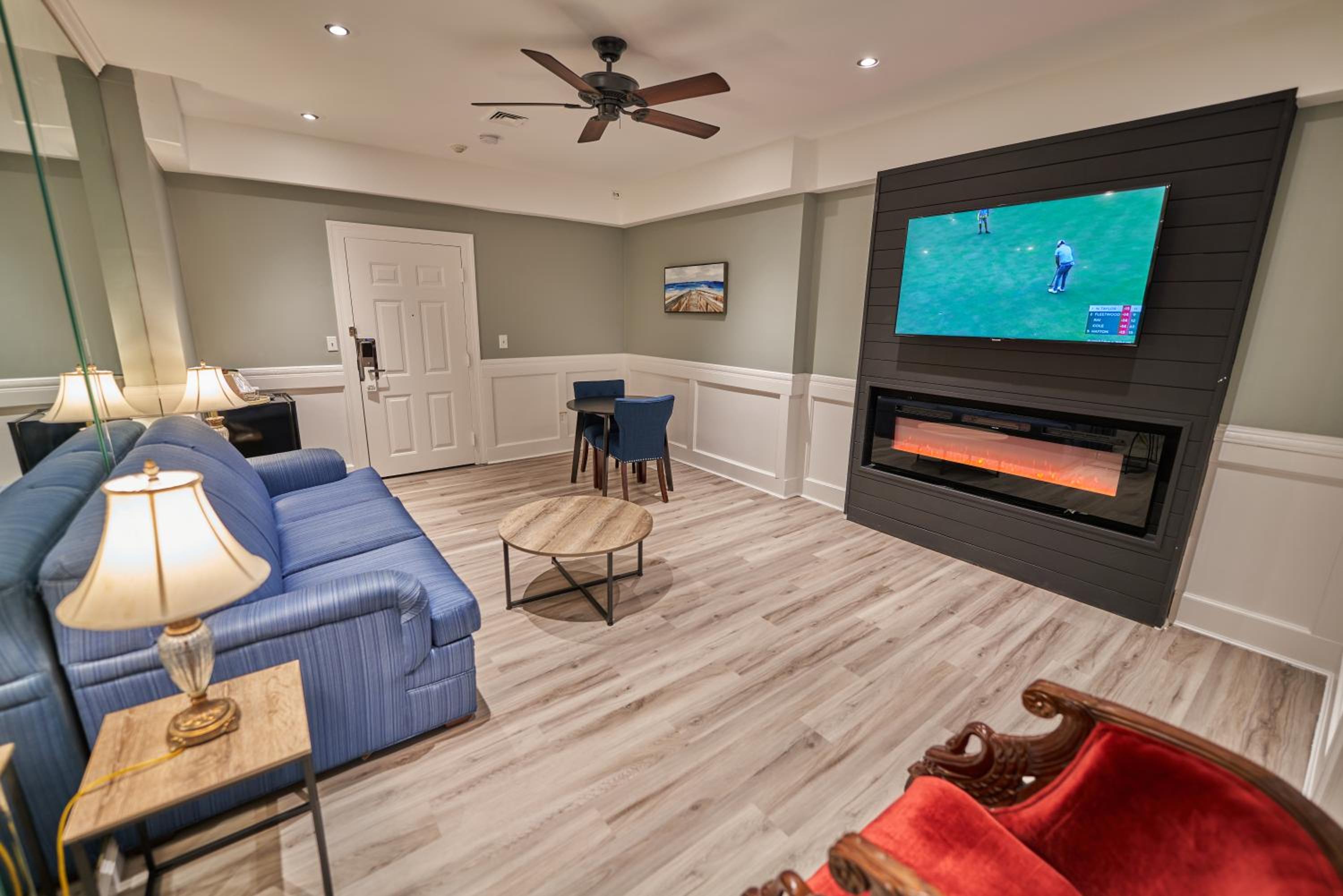 Plaza Suite - Photo 1