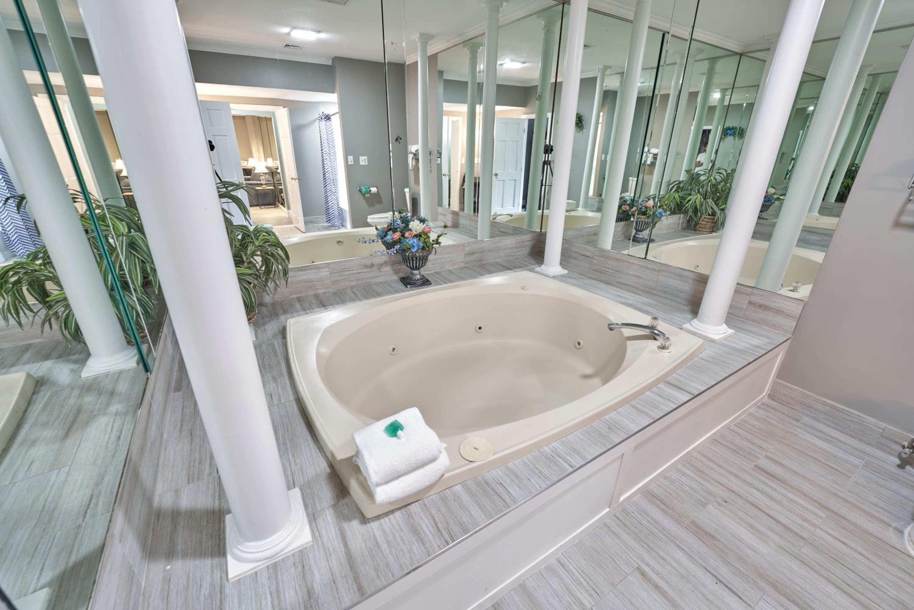 Plaza Suite - Photo 8