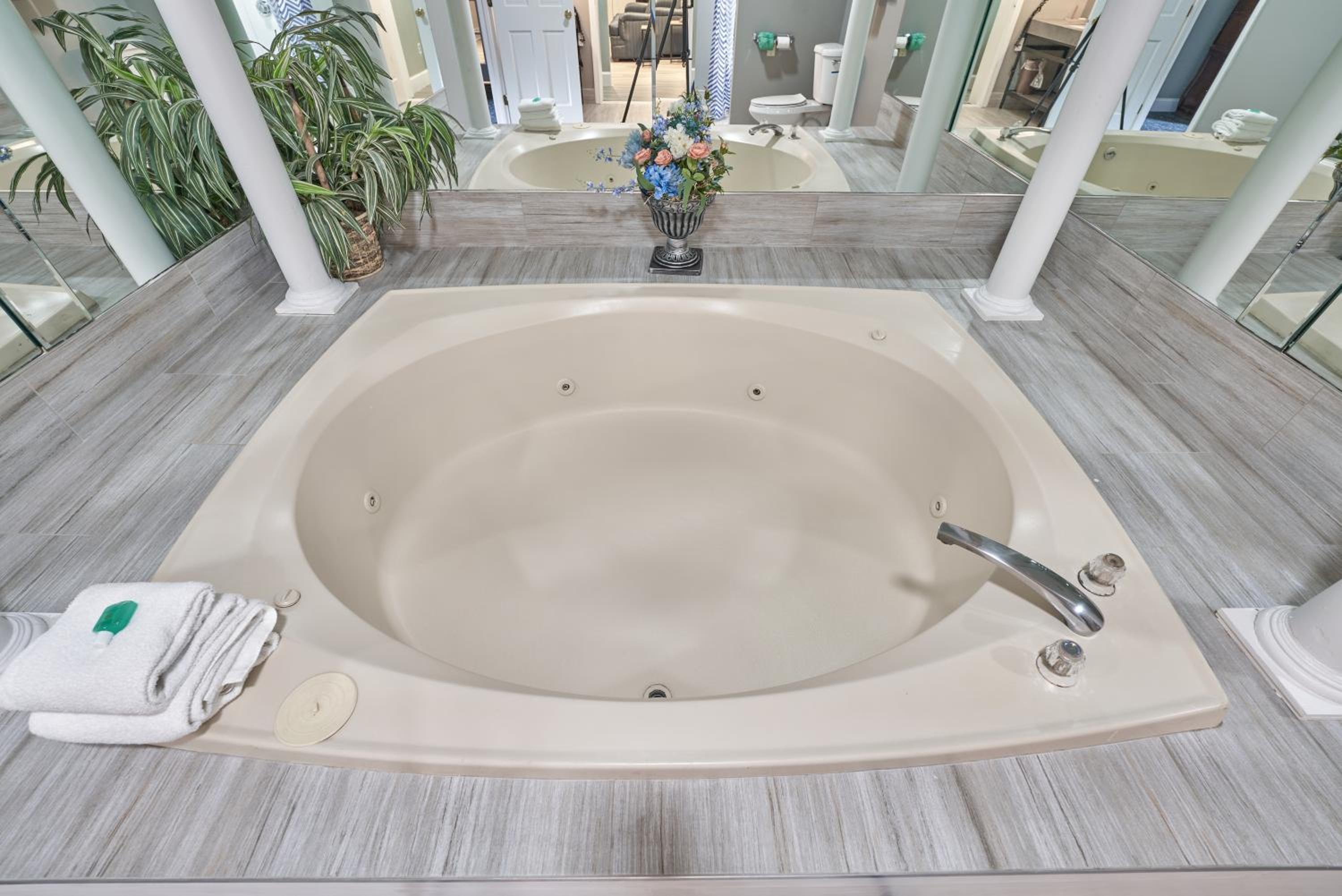 Plaza Suite - Photo 9