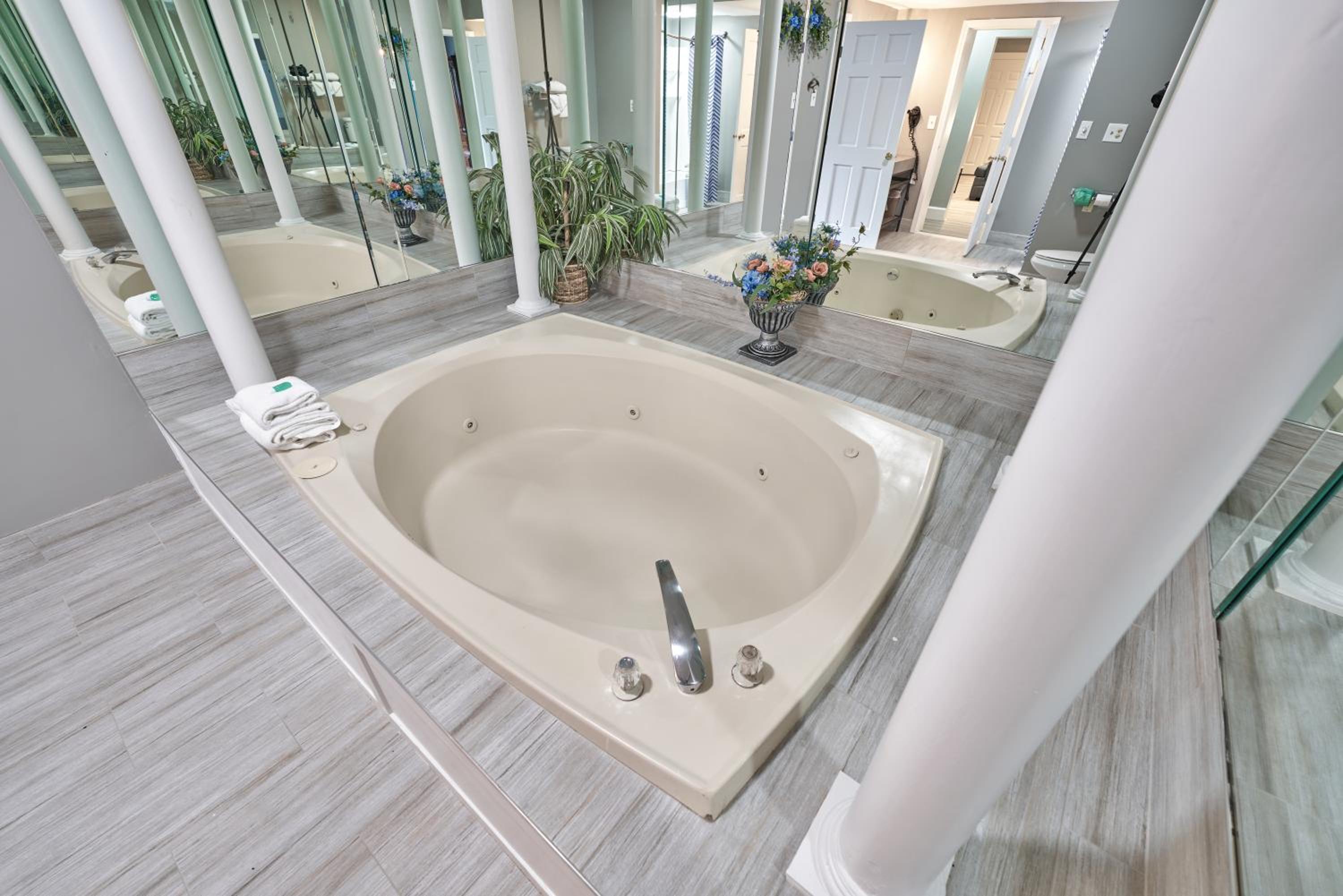 Plaza Suite - Photo 6