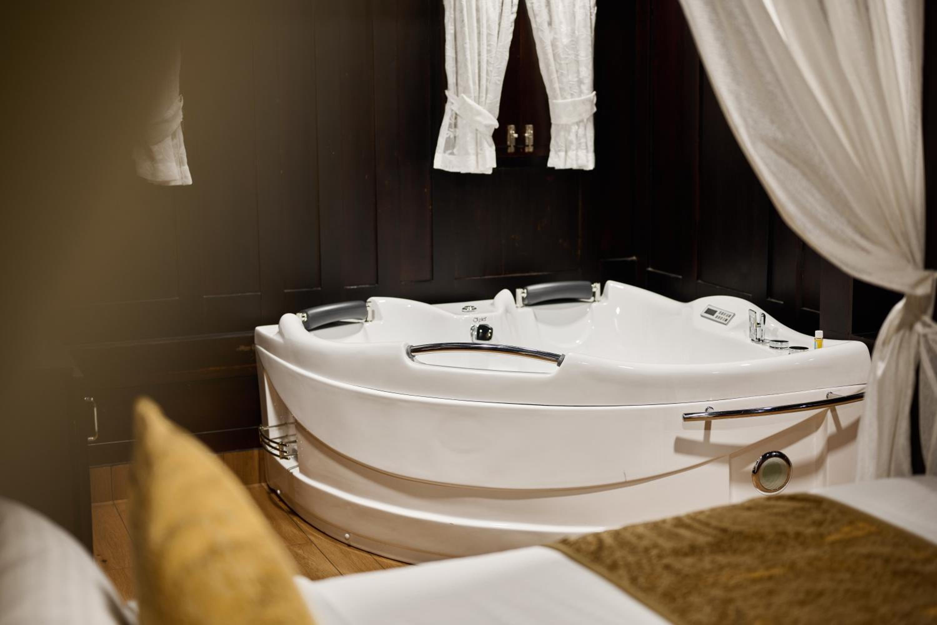 Heritage jacuzzi - Photo 9