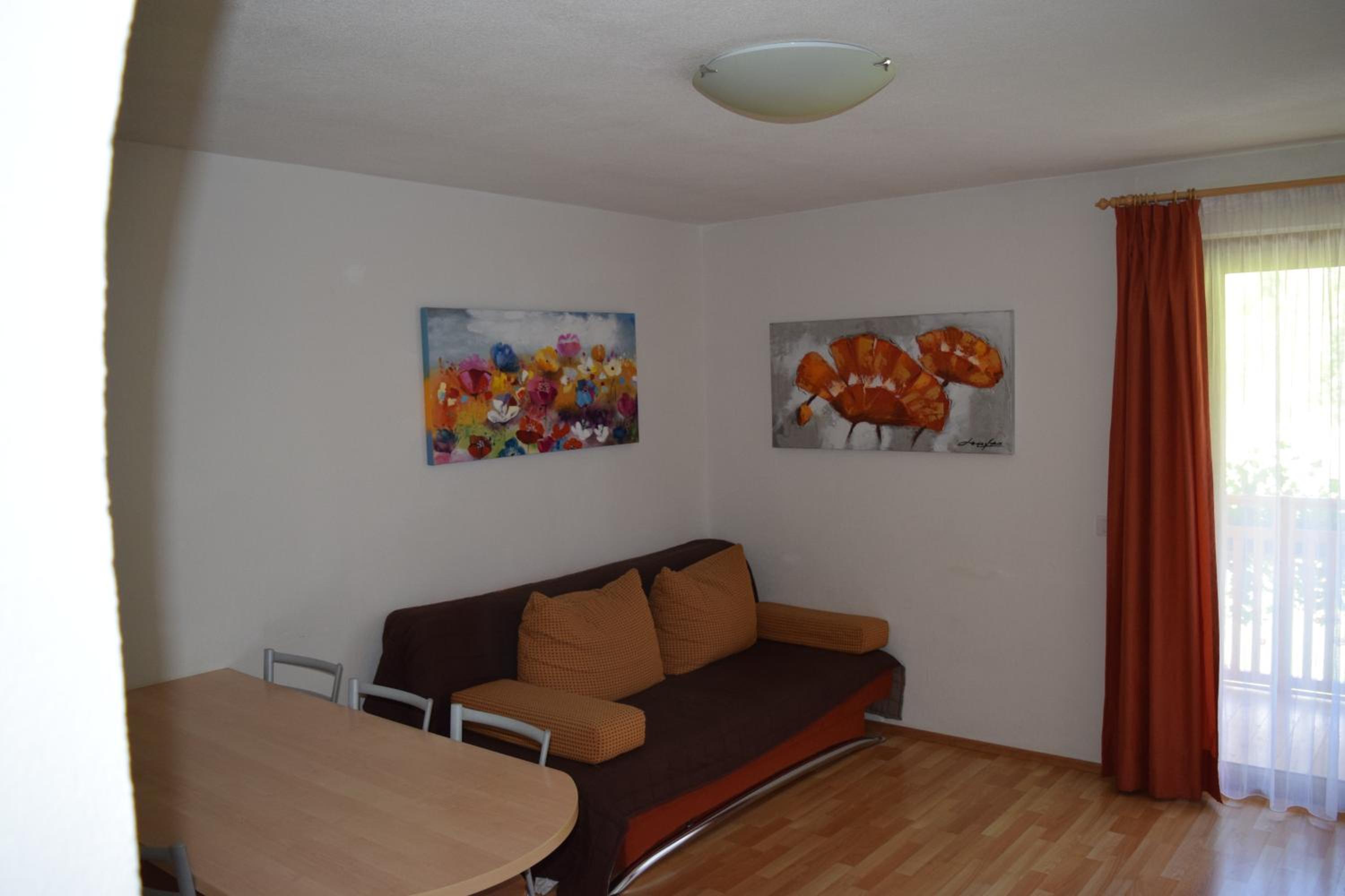 Apartment photo 2