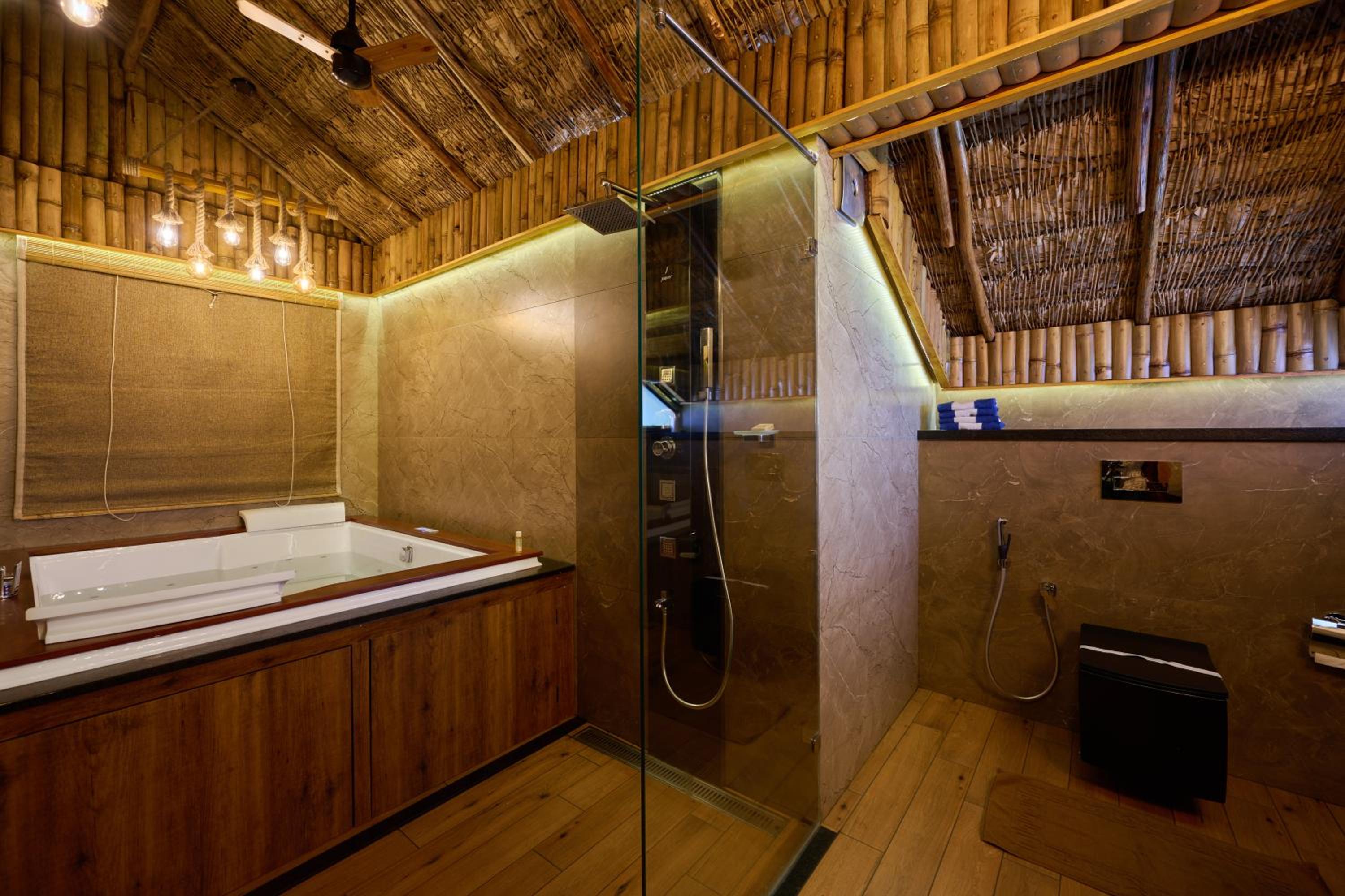 Lux jacuzzi cottage with balcony - Photo 7