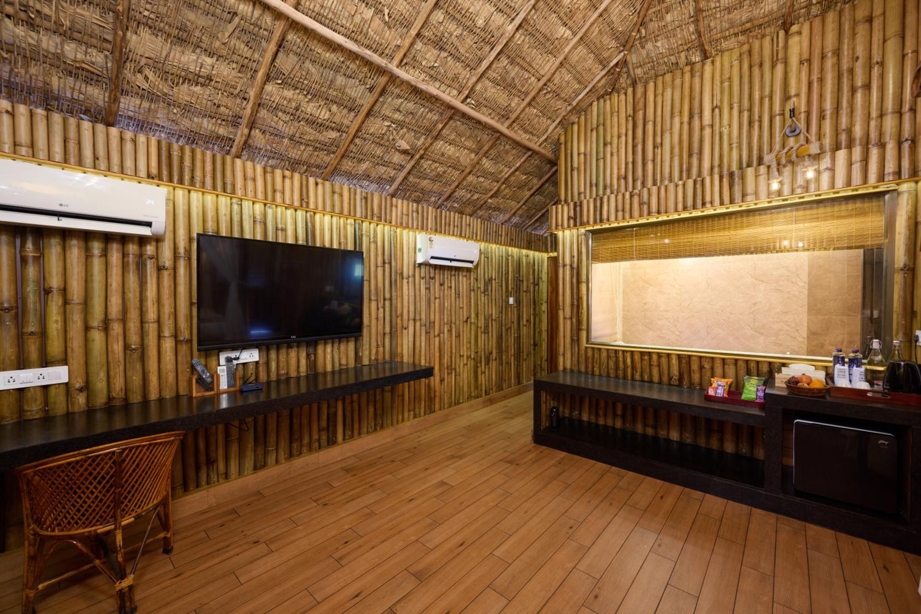 Lux jacuzzi cottage with balcony - Photo 10