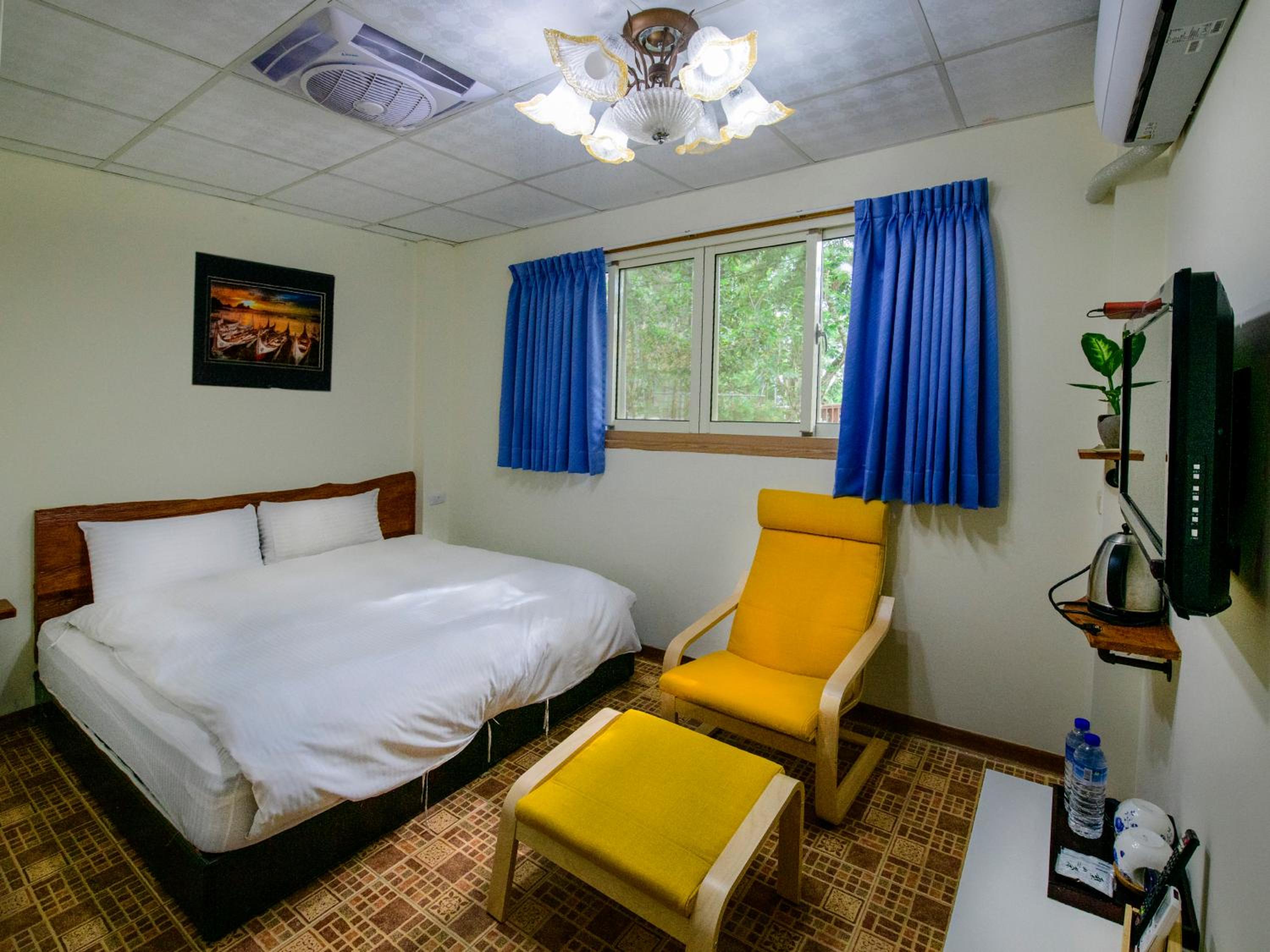 Double or Twin Room with Mountain View