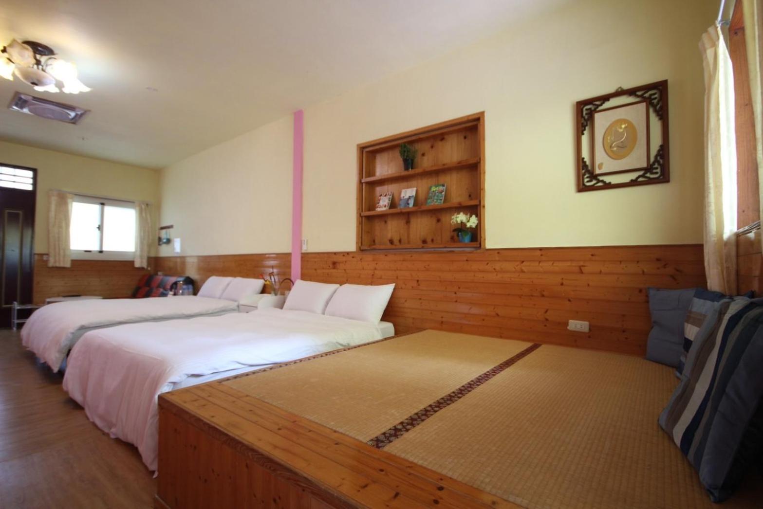 Family Room with Balcony photo 3