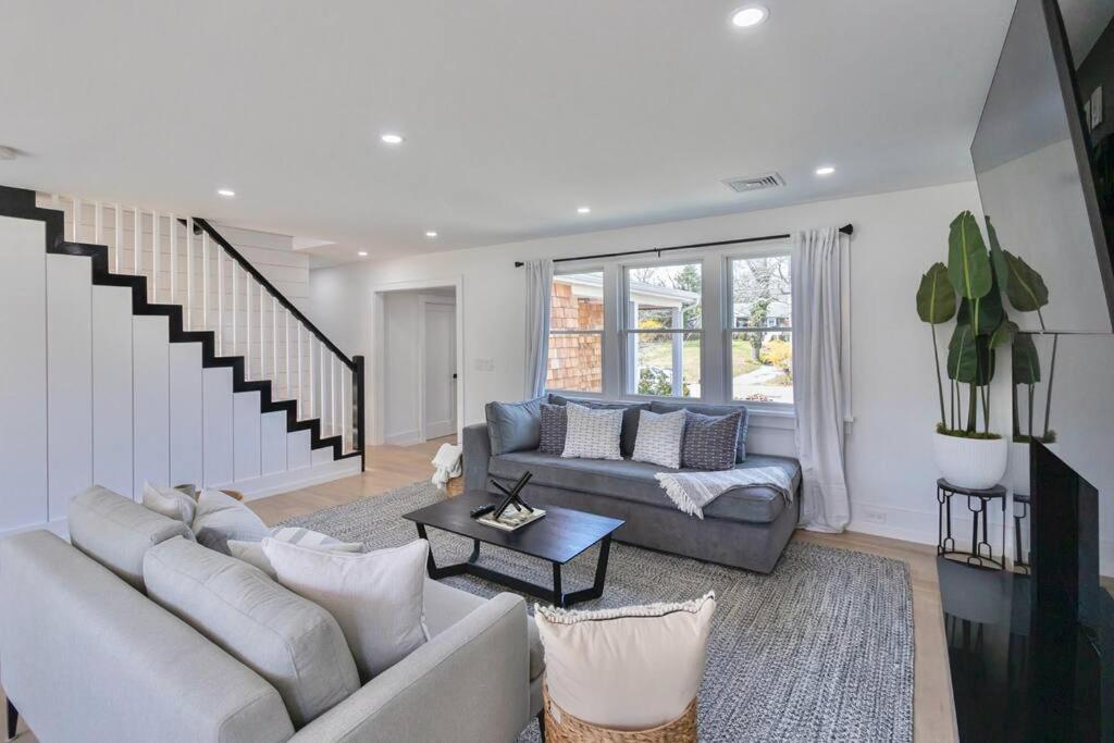 Five-Bedroom House photo 3