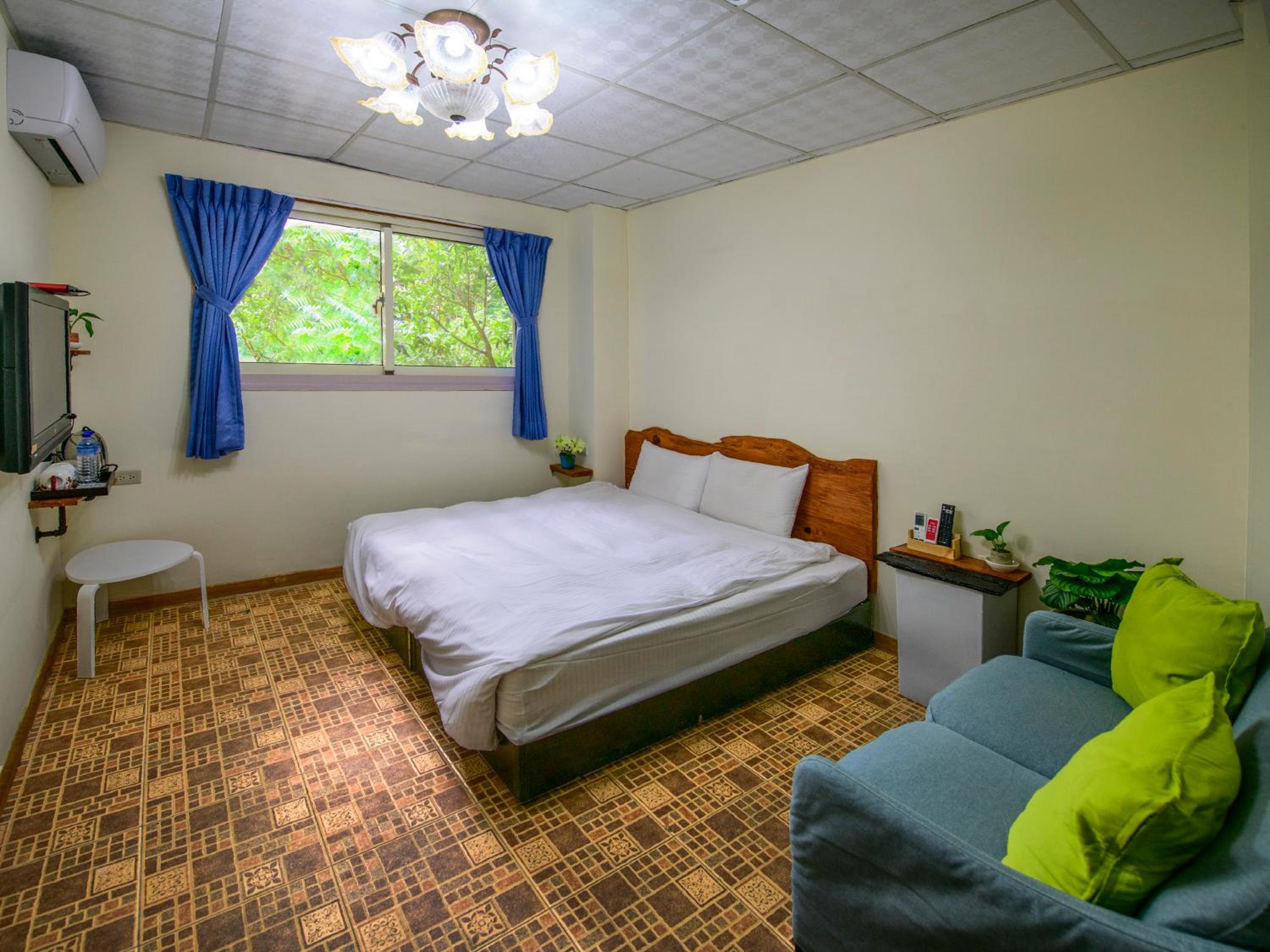 Double or Twin Room with Mountain View