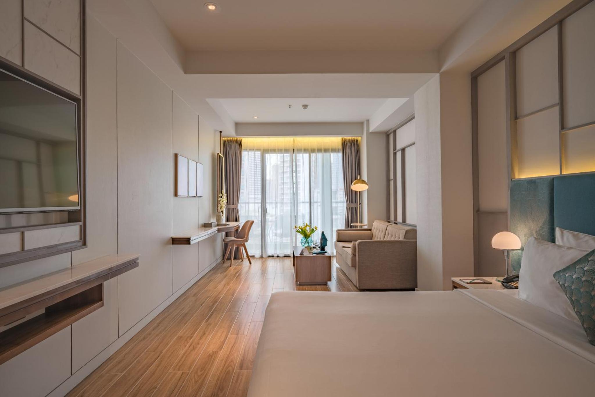Suite King with City View photo 3