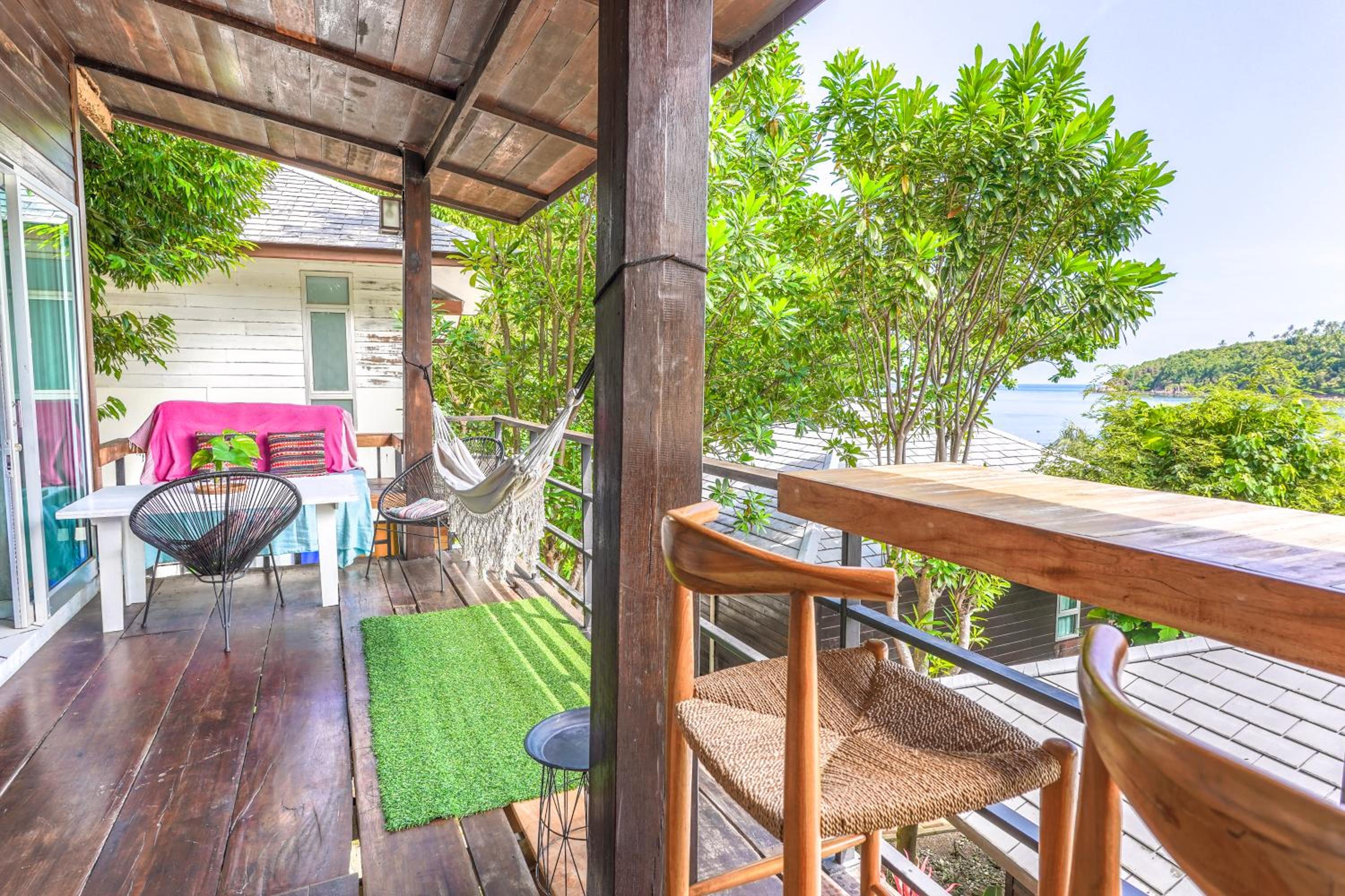 Bungalow with Sea View