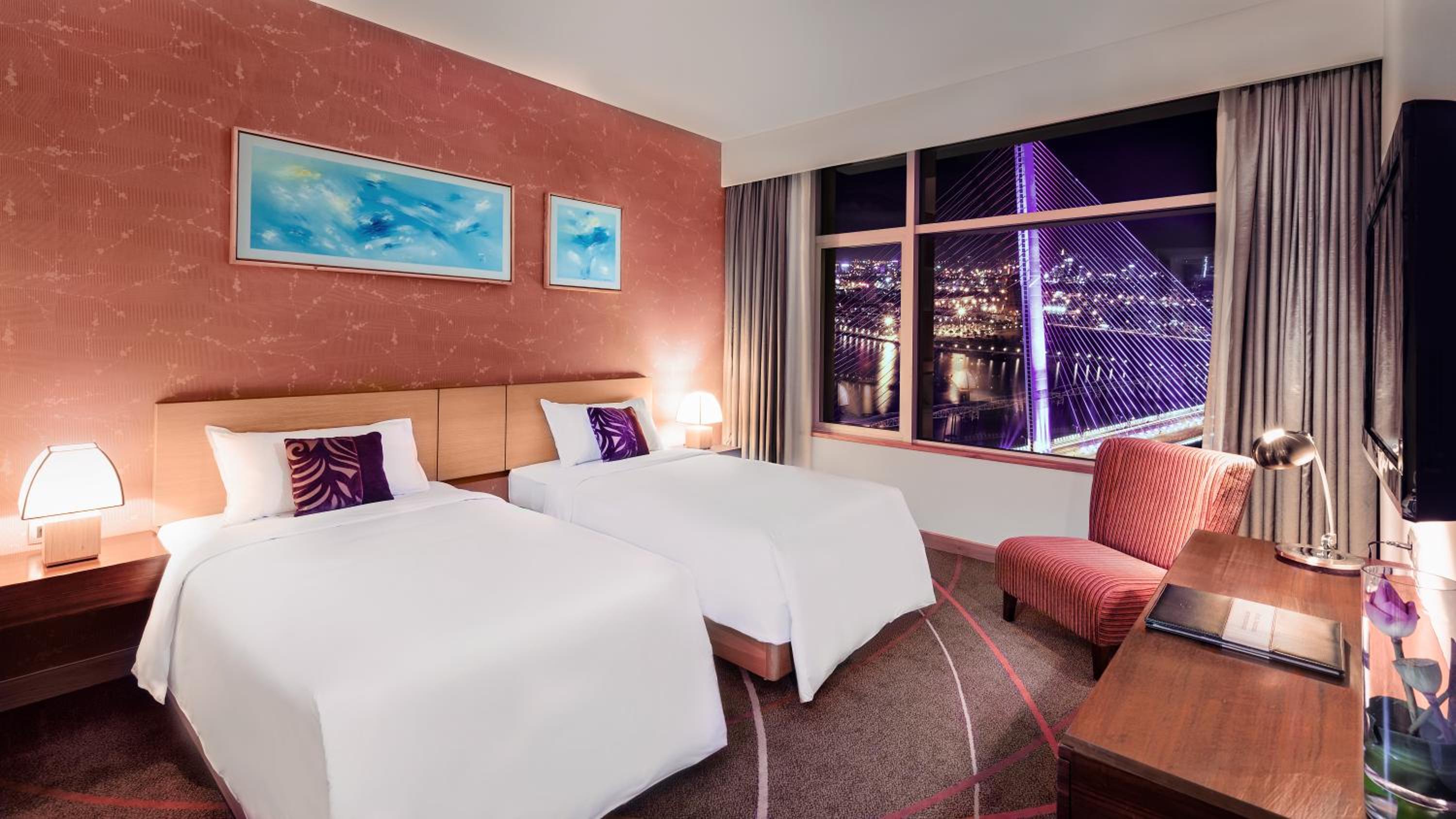 Deluxe Twin Room with River view - High floor with Executive Lounge access - Photo 3