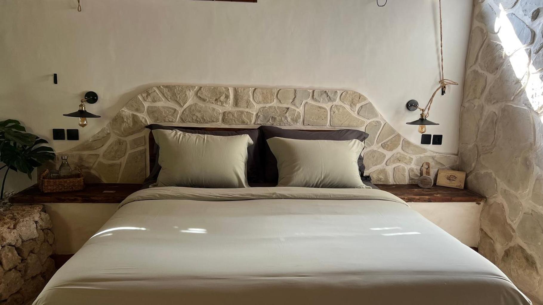 Deluxe King Suite - Photo 8
