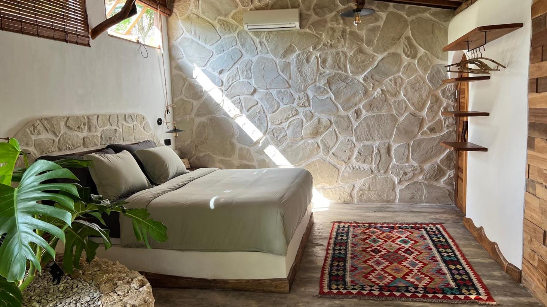 Deluxe King Suite - Photo 6