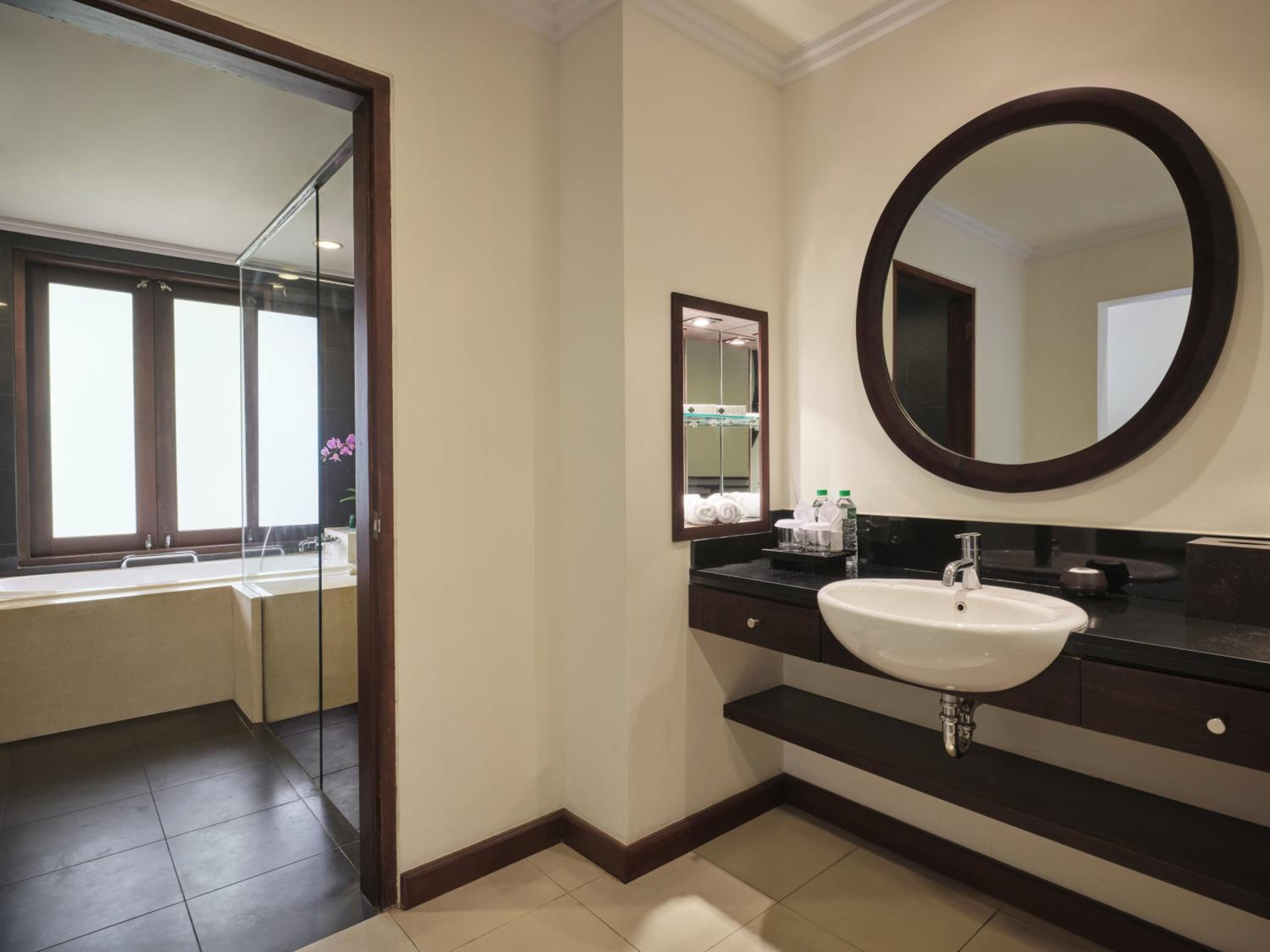 Suite - Photo 3