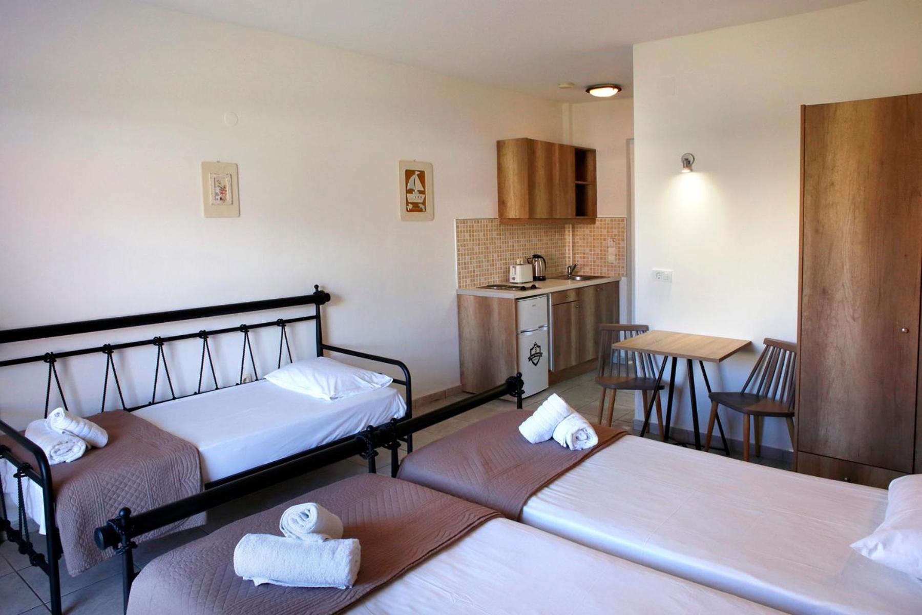 Triple Room with Pool View photo 3