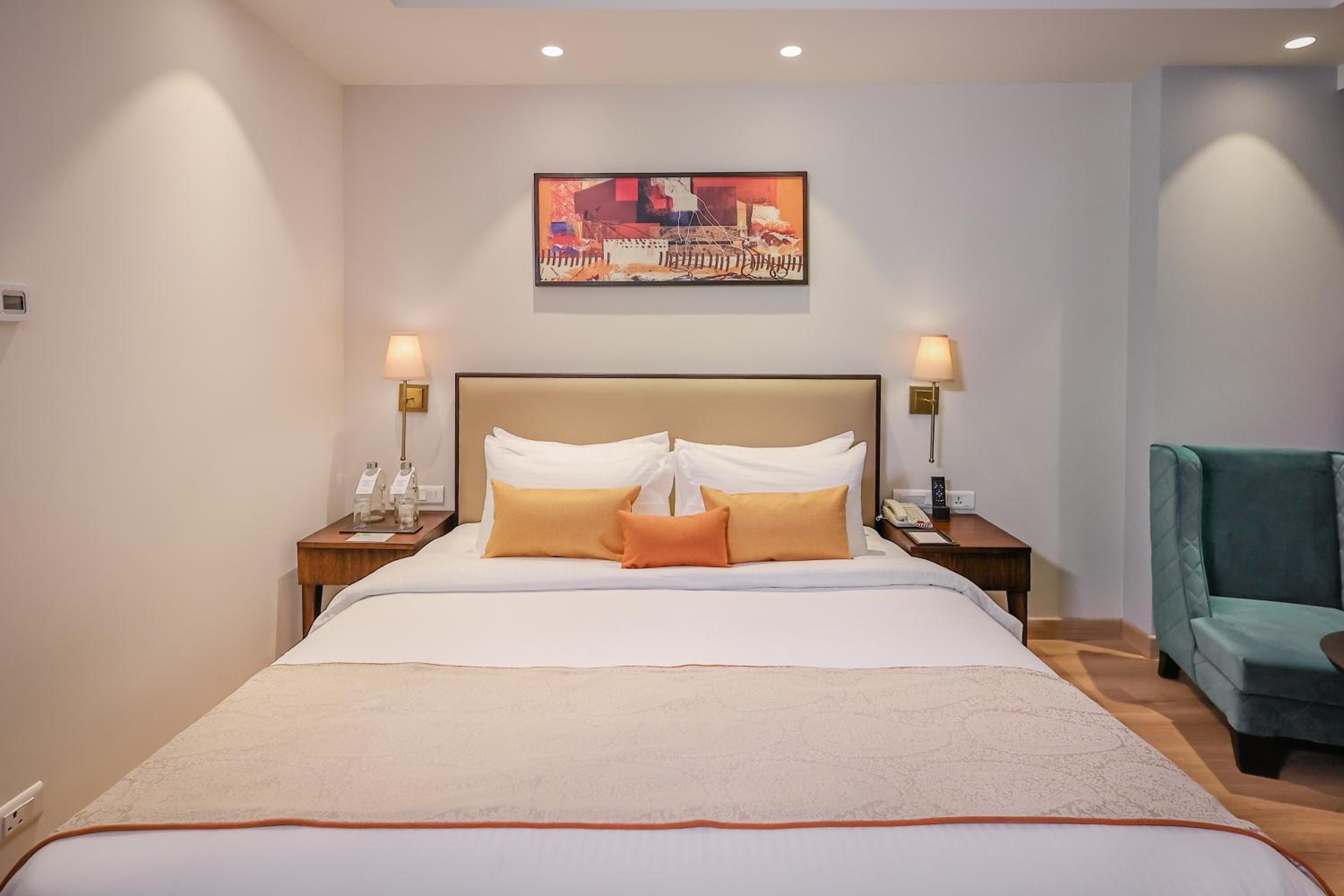 Executive Double Room -  Enjoy Happy Hours with 2+1 offer Timing - 3 pm - 7 Pm photo 3