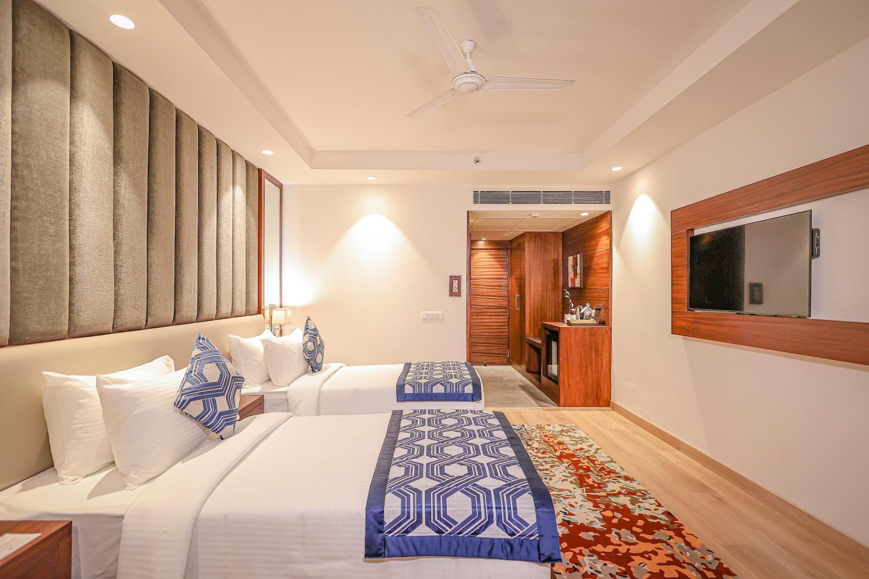 Deluxe Twin Room - Enjoy Happy Hours with 2+1 offer Timing - 3:00 pm - 7 Pm