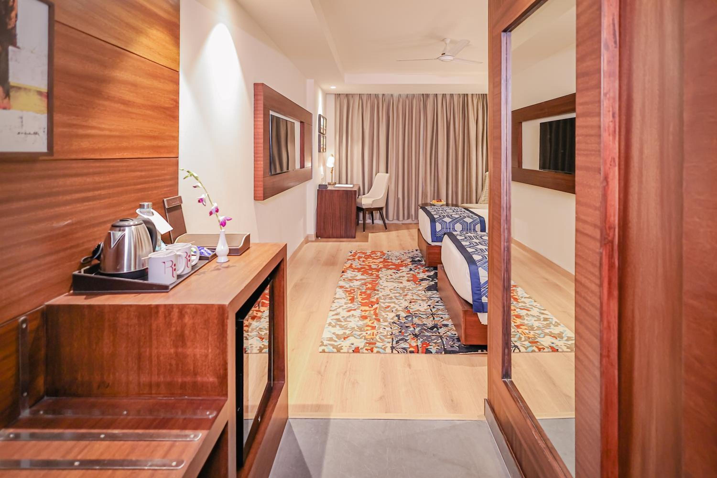 Deluxe Twin Room - Enjoy Happy Hours with 2+1 offer Timing - 3:00 pm - 7 Pm
