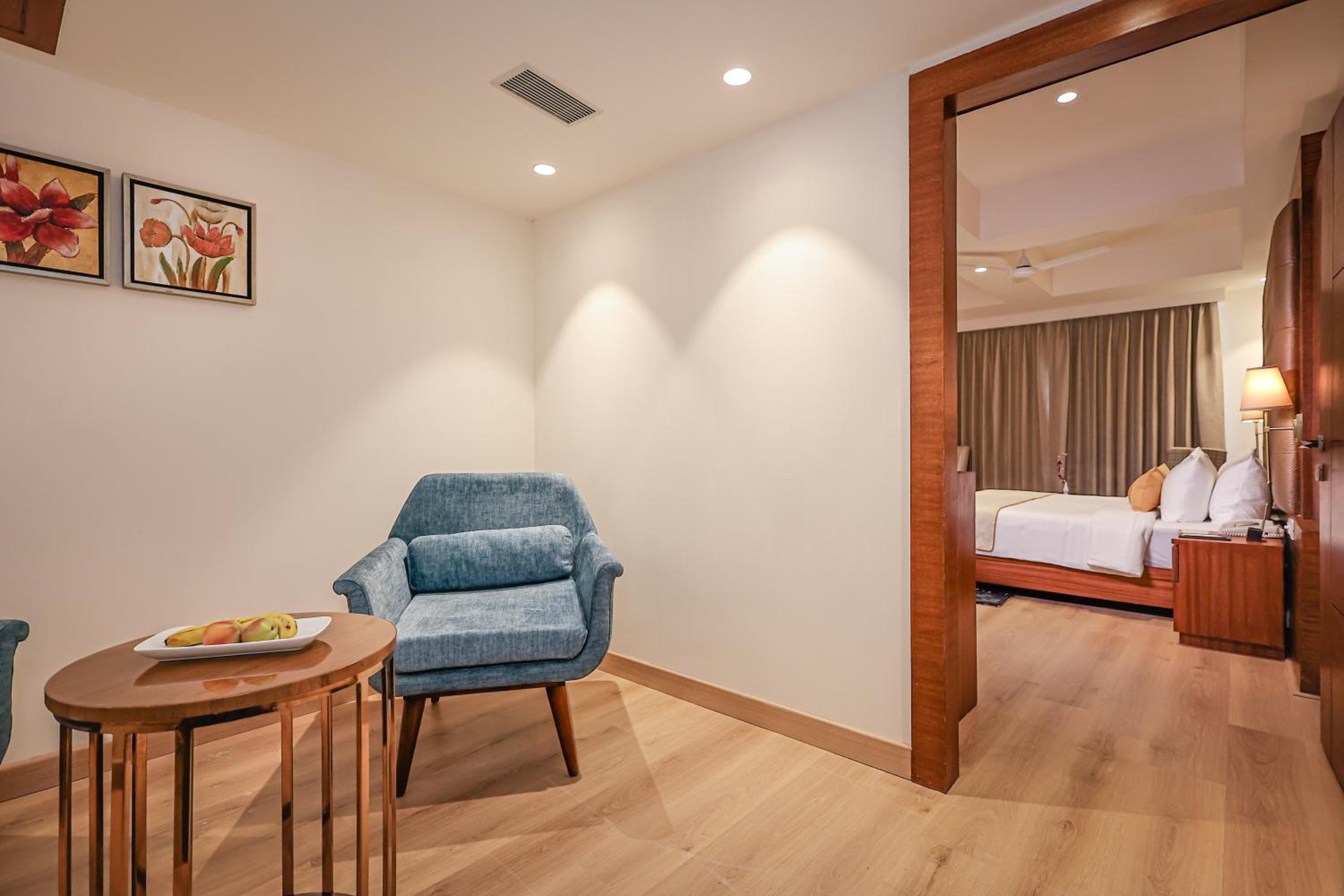 Suite Room  -  Enjoy Happy Hours with 2+1 offer Timing - 3 pm - 7 Pm photo 2