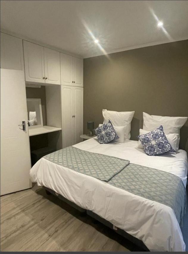 Apartment with Shower - Photo 1