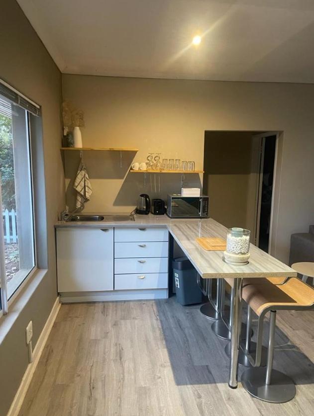 Apartment with Shower - Photo 8