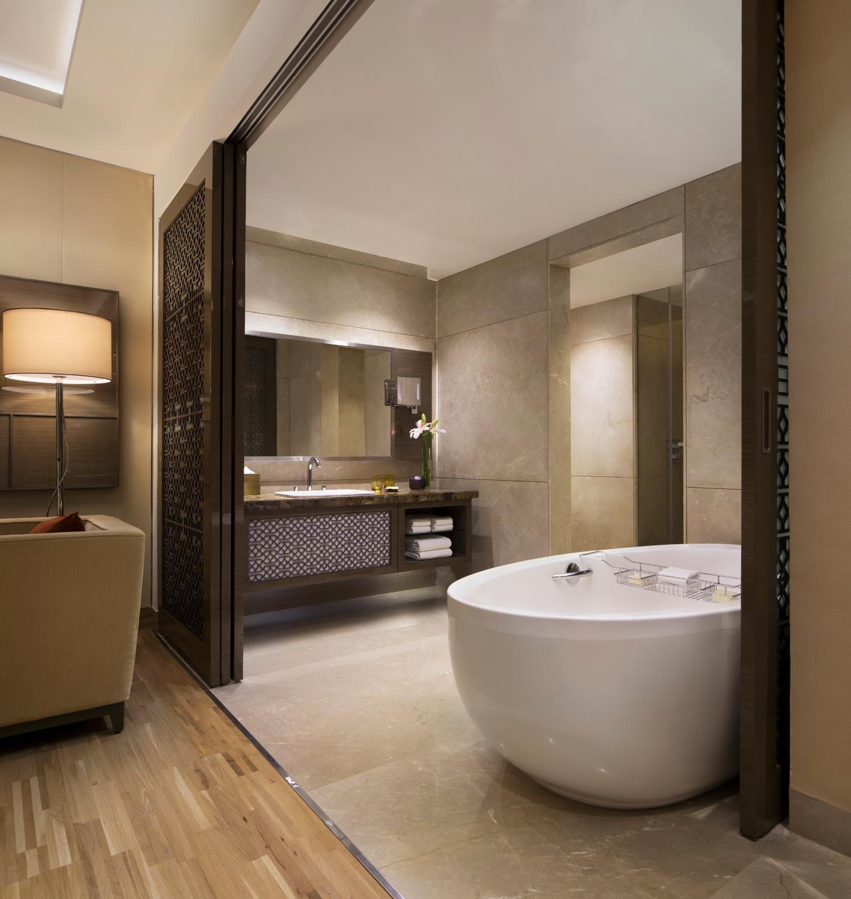 1 Bedroom Suite, Executive Lounge Access, 1 King, Balcony with complimentary two-way airport transfers 1 Bedroom Suite, Executive Lounge Access, 1 King, Balcony with complimentary two-way airport transfers