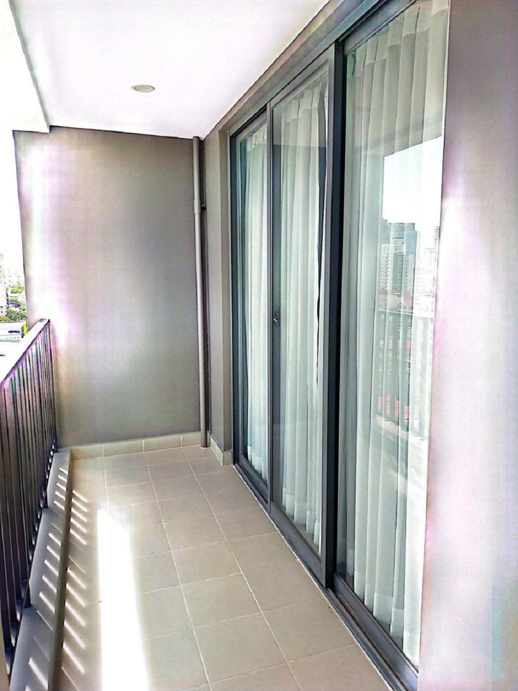1 Bedroom Studio - Photo 12