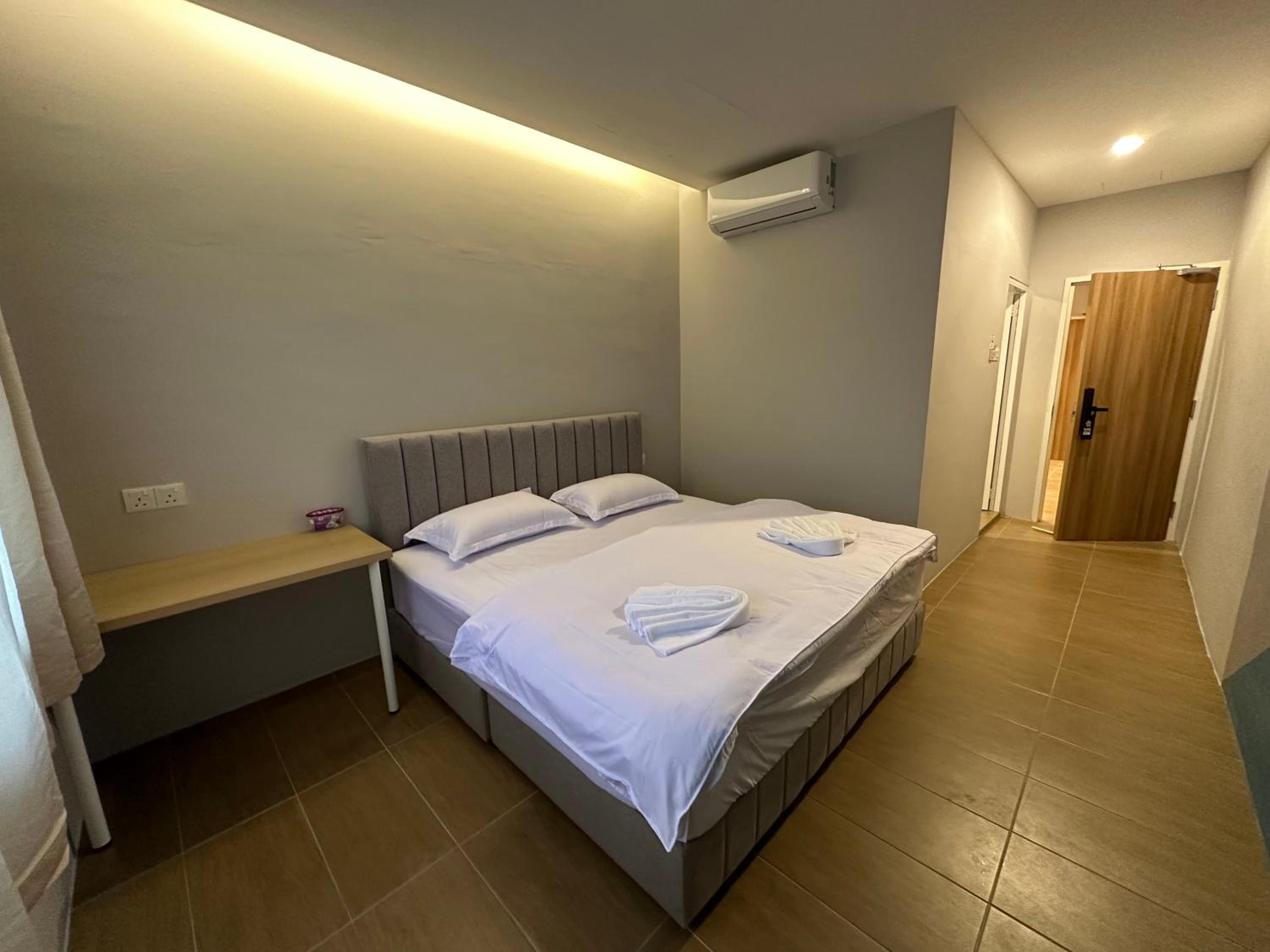 Two-Bedroom Suite - Photo 4