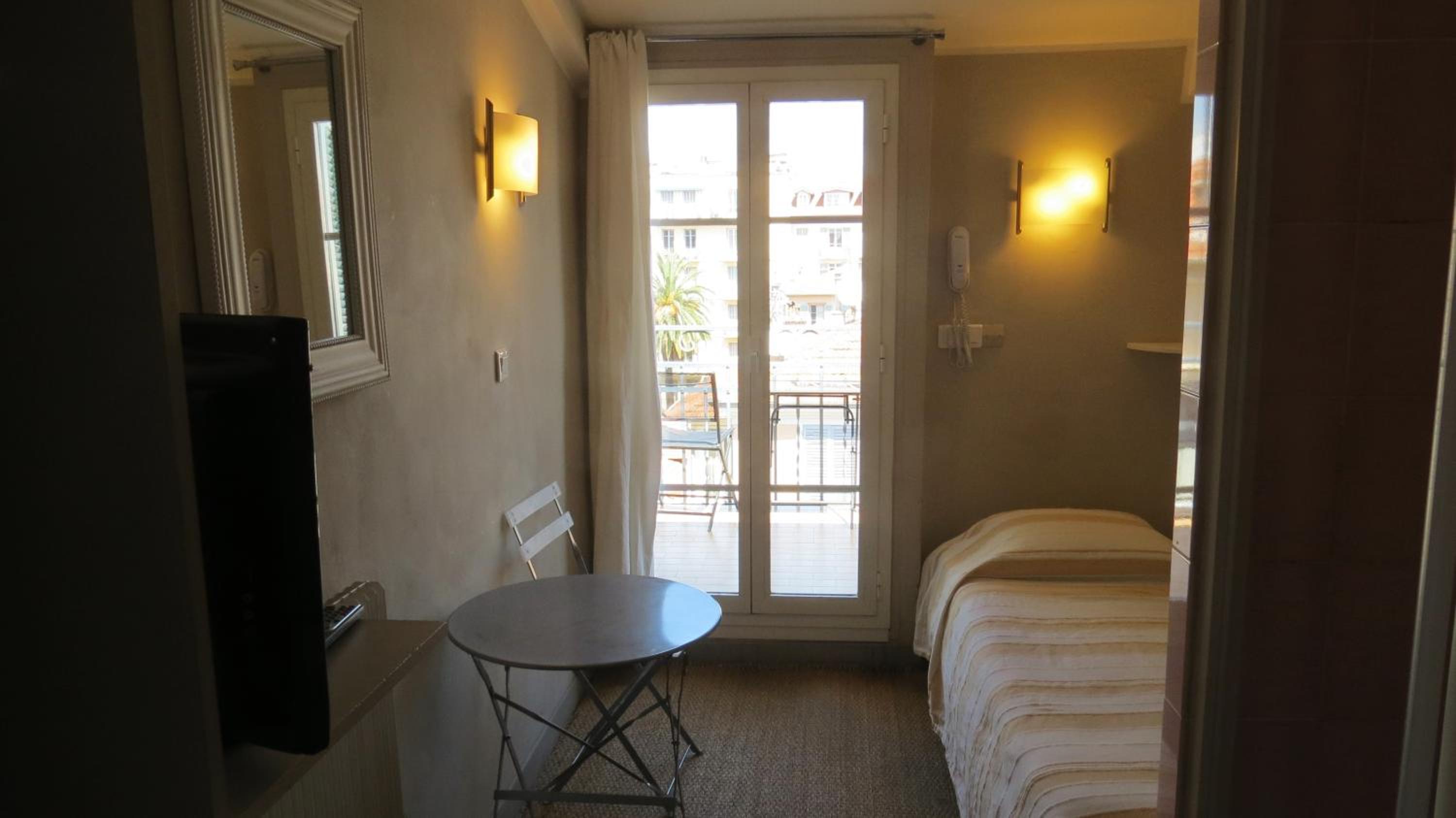 Single Room with Terrace
