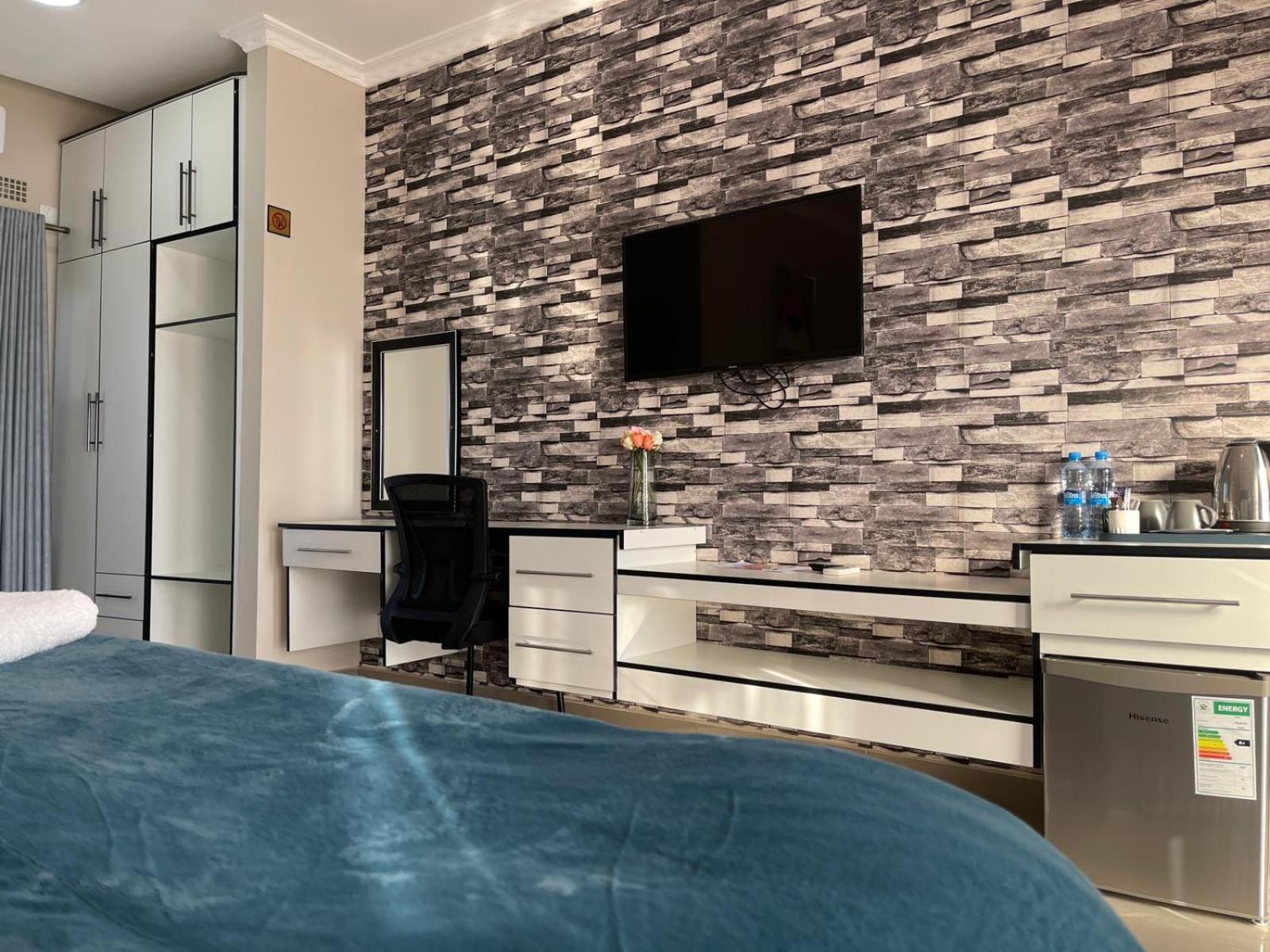 Standard Family Room photo 2
