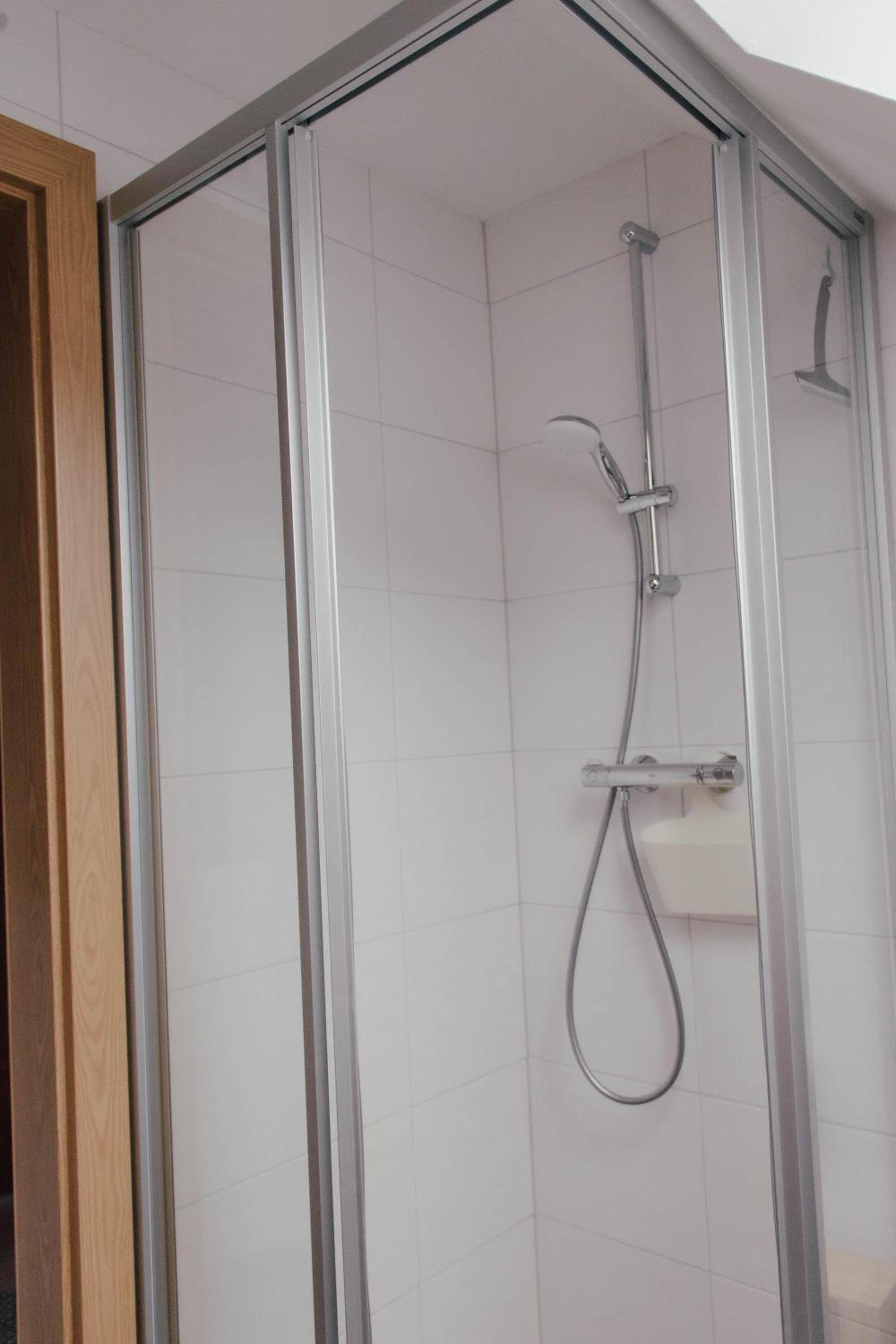 Two-Bedroom Apartment with Bath photo 3