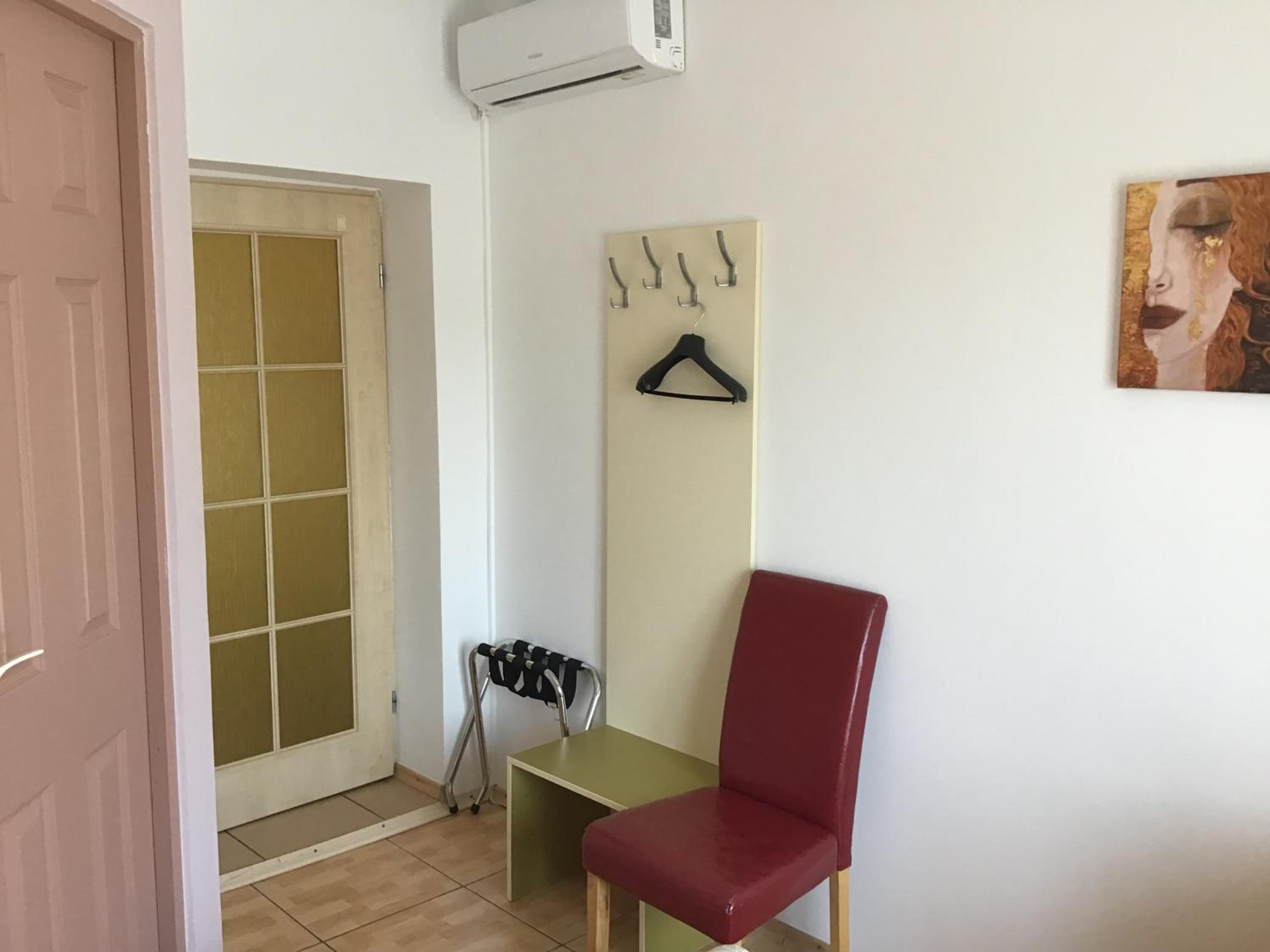 Double Room - Photo 5