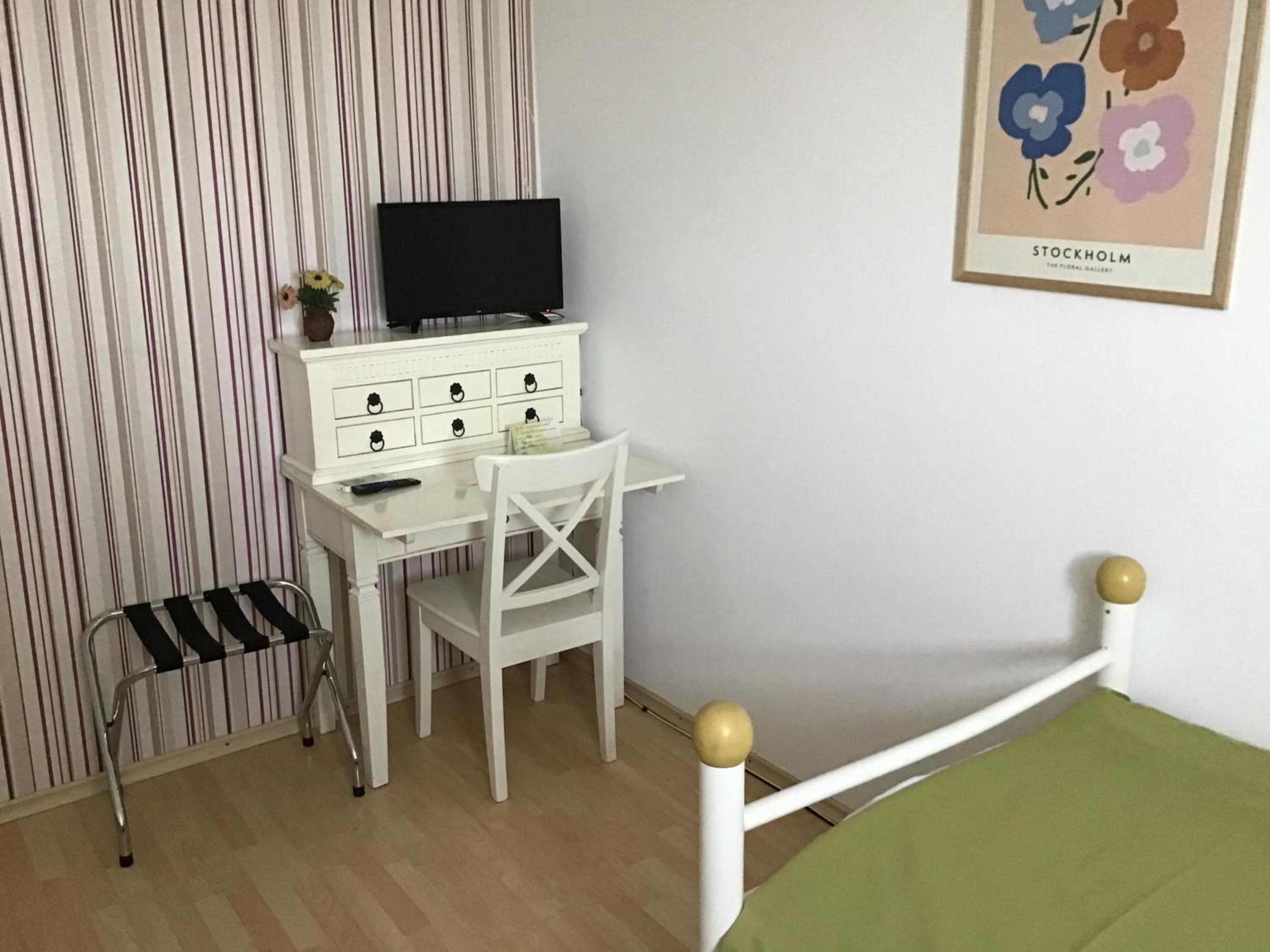 Twin Room - Photo 1