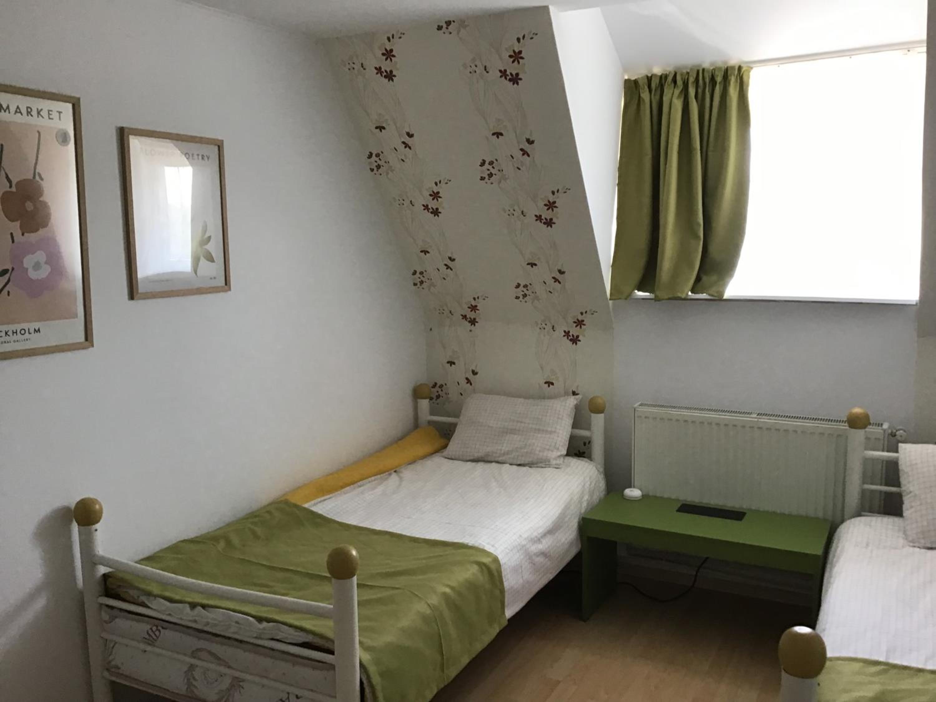 Twin Room - Photo 2