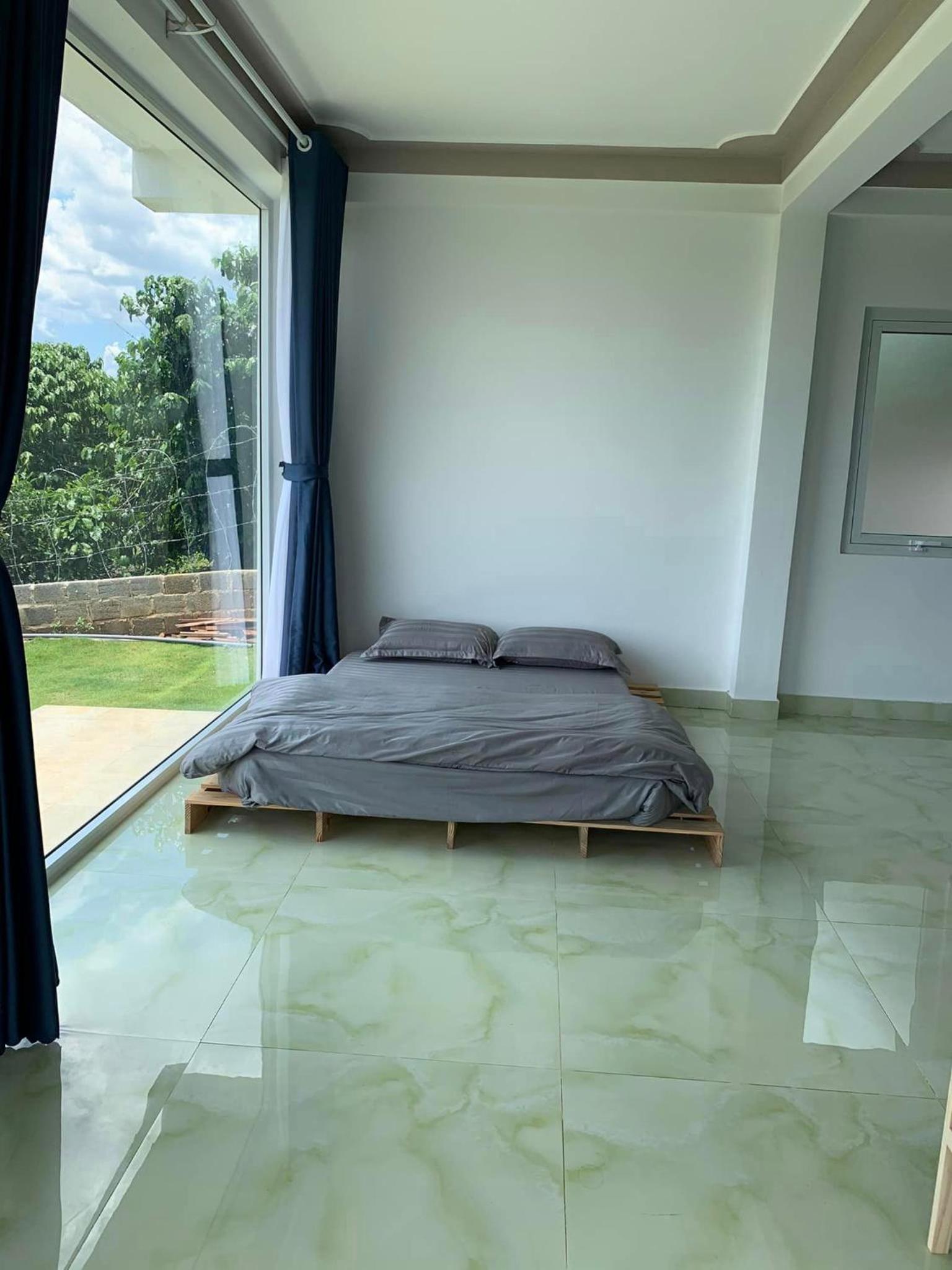 Family Room with Mountain View photo 1