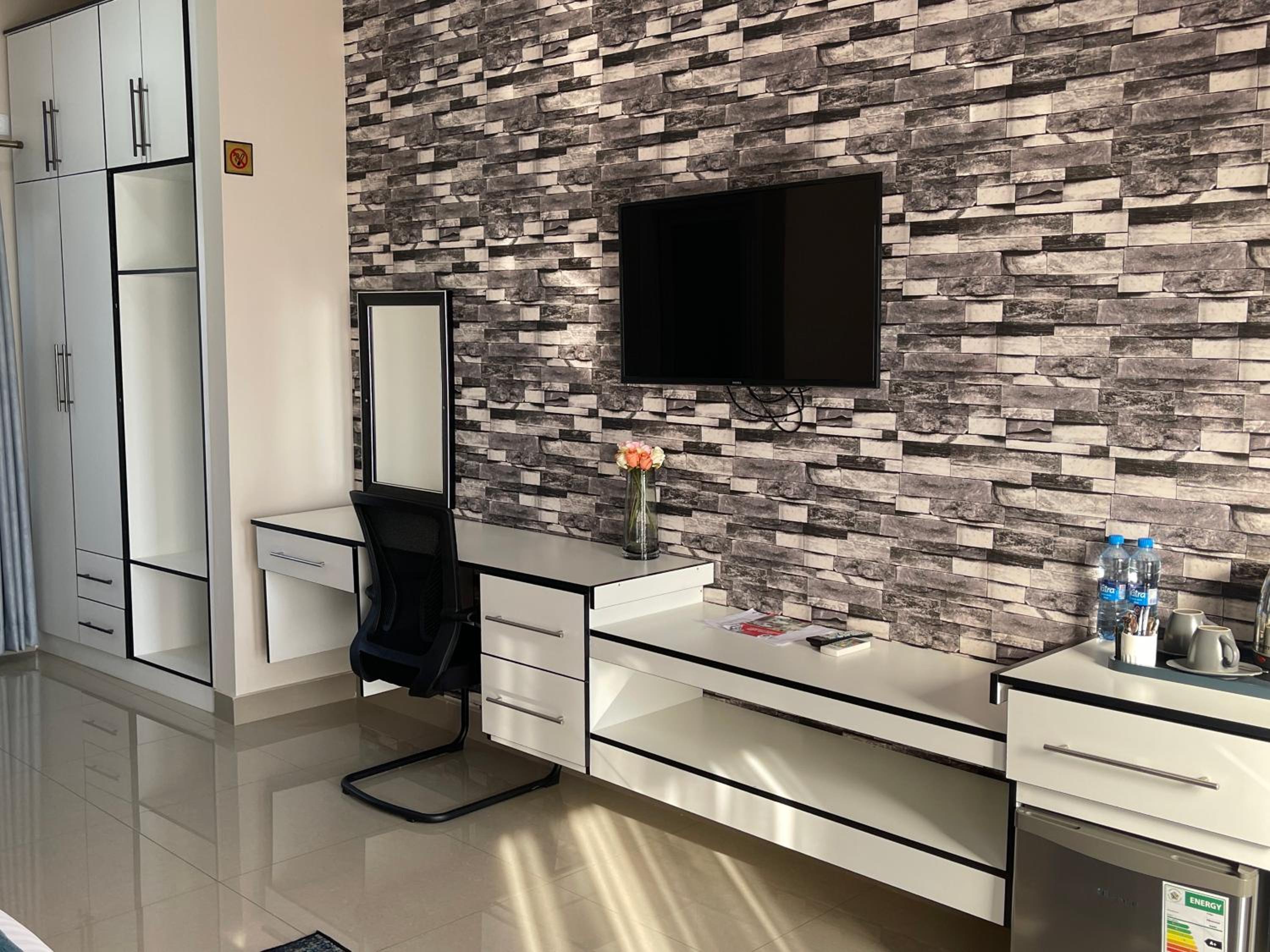 Standard Family Room photo 1